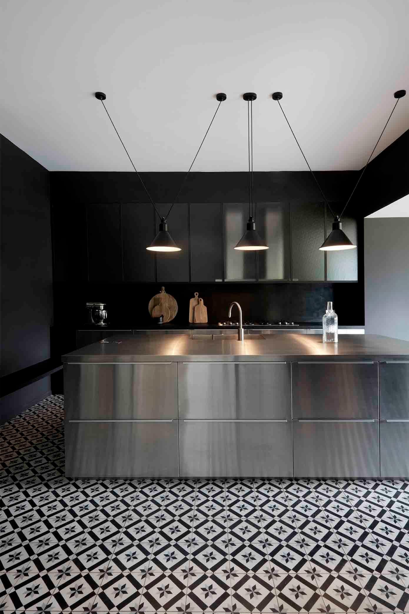 DCW Editions Les Acrobates N°323 XL Lampada a sospensione conica con paralume in rame grezzo in vendita 1