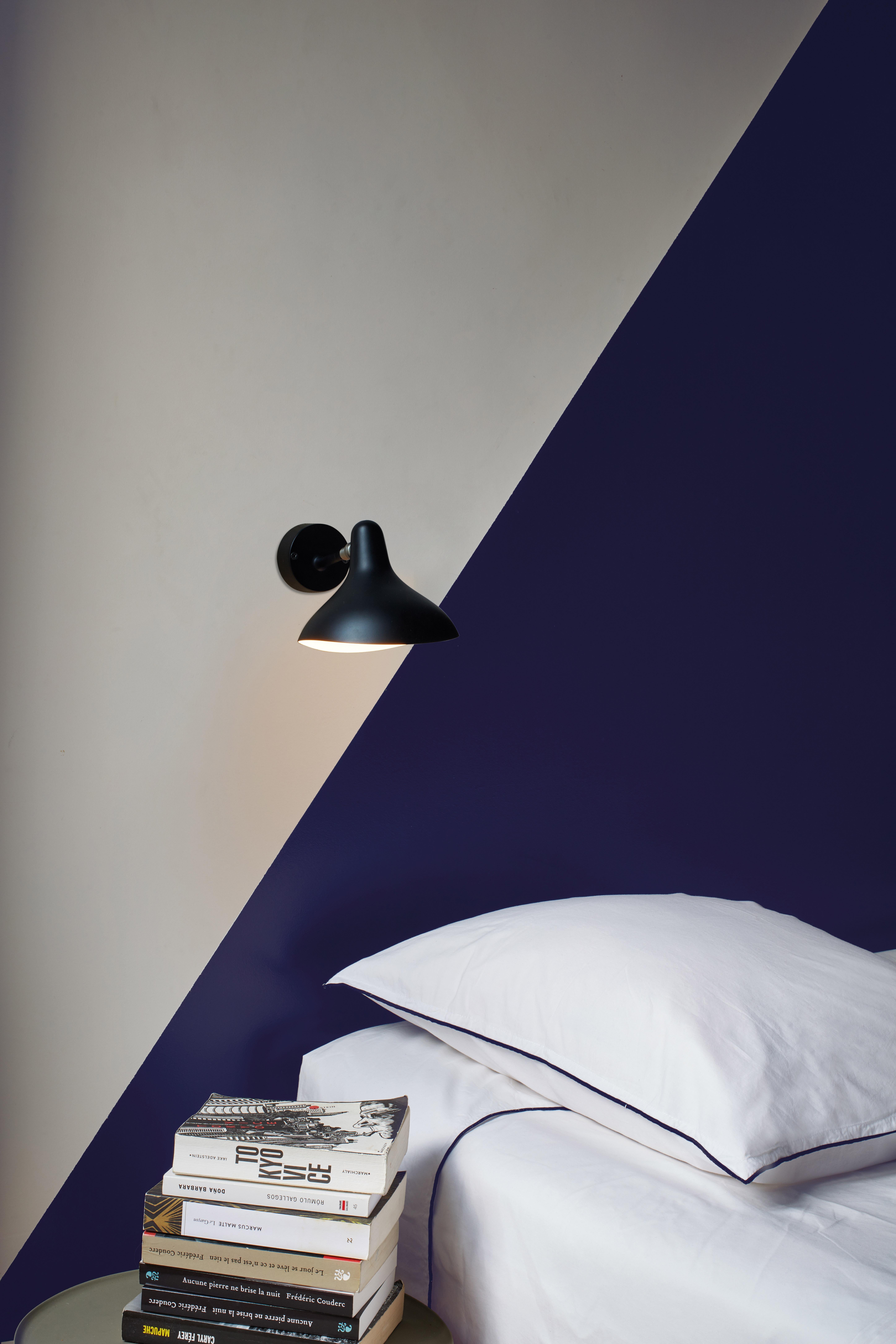 DCW Editions Mantis BS5 Mini Wall Lamp in Black Steel and Aluminum by Bernard Schottlander
 
 The tiny version of the BS5, equiped with integrated LED source
 
 Bernard Schottlander was born in Mainz, Germany in 1924 and moved to England in 1939.