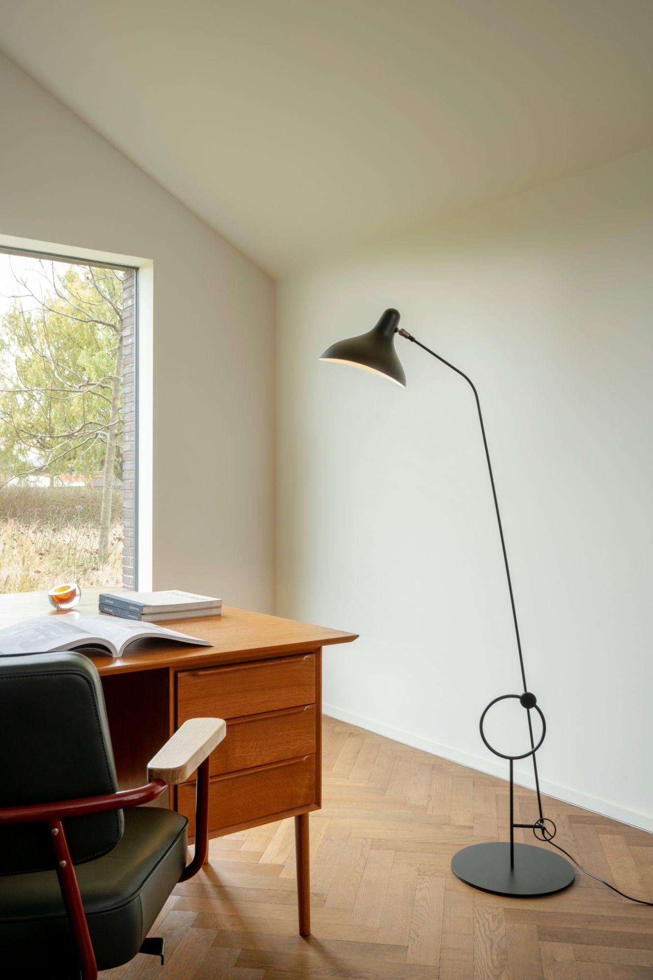 DCW Editions Mantis BS8 L Floor Lamp in Black Steel by Bernard Schottlander
 
 A wired silhouette that naturally evokes a praying mantis in weightlessness, the Mantis floor lamp has been structurally tweaked and improved just as Schottlander