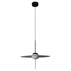 Lampe à suspension Mono M500 des éditions DCW en aluminium gris foncé et verre de Vantot