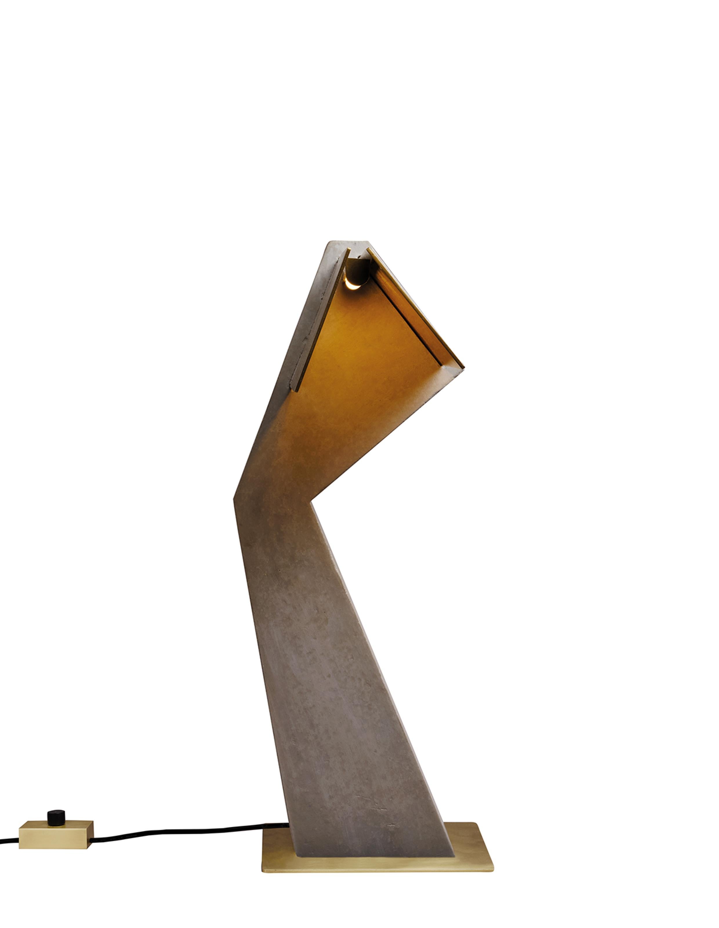DCW Editions Lampe de table Tau en béton doré et acier par Clément Cauvet Neuf - En vente à Brooklyn, NY