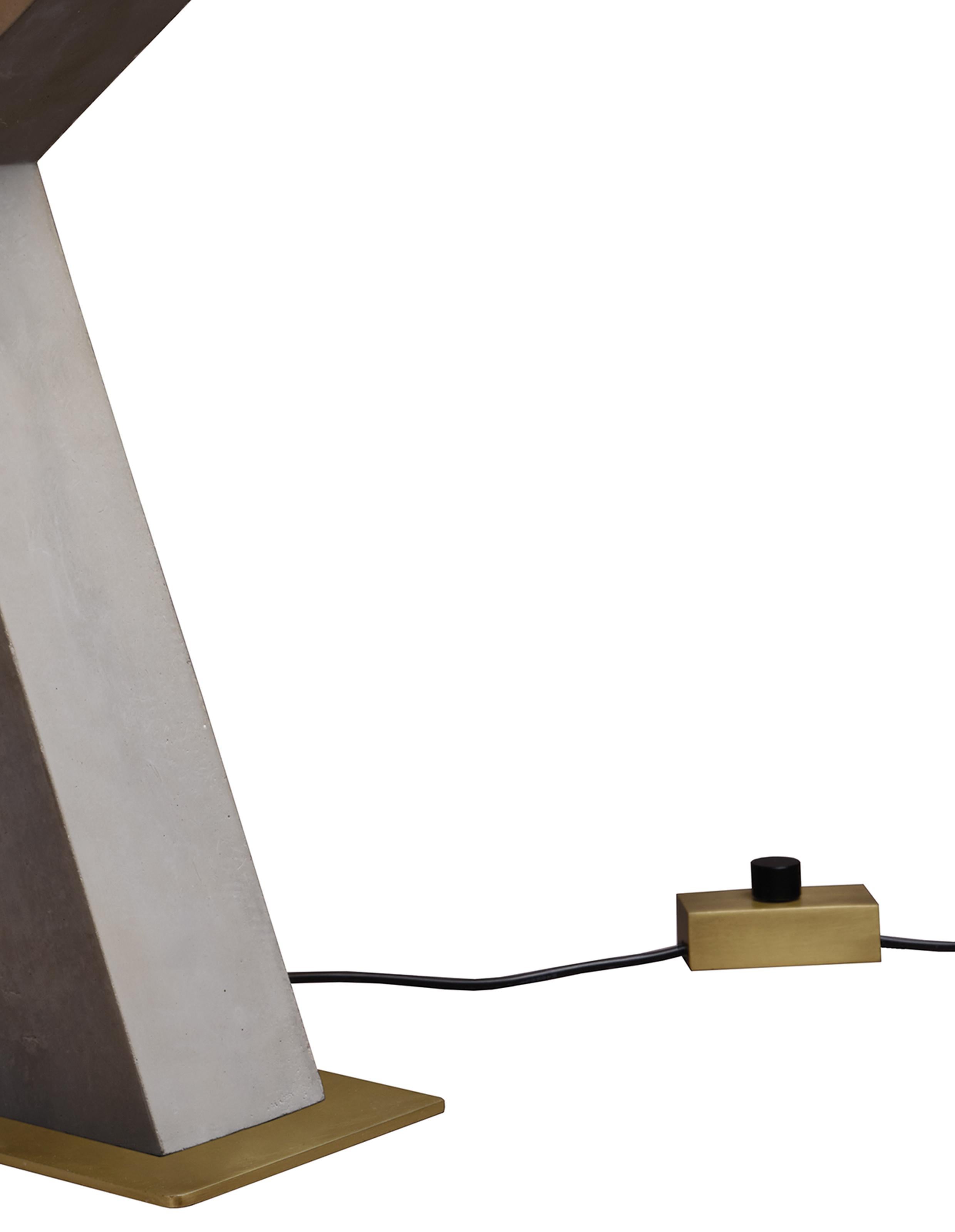 Acier DCW Editions Lampe de table Tau en béton doré et acier par Clément Cauvet en vente