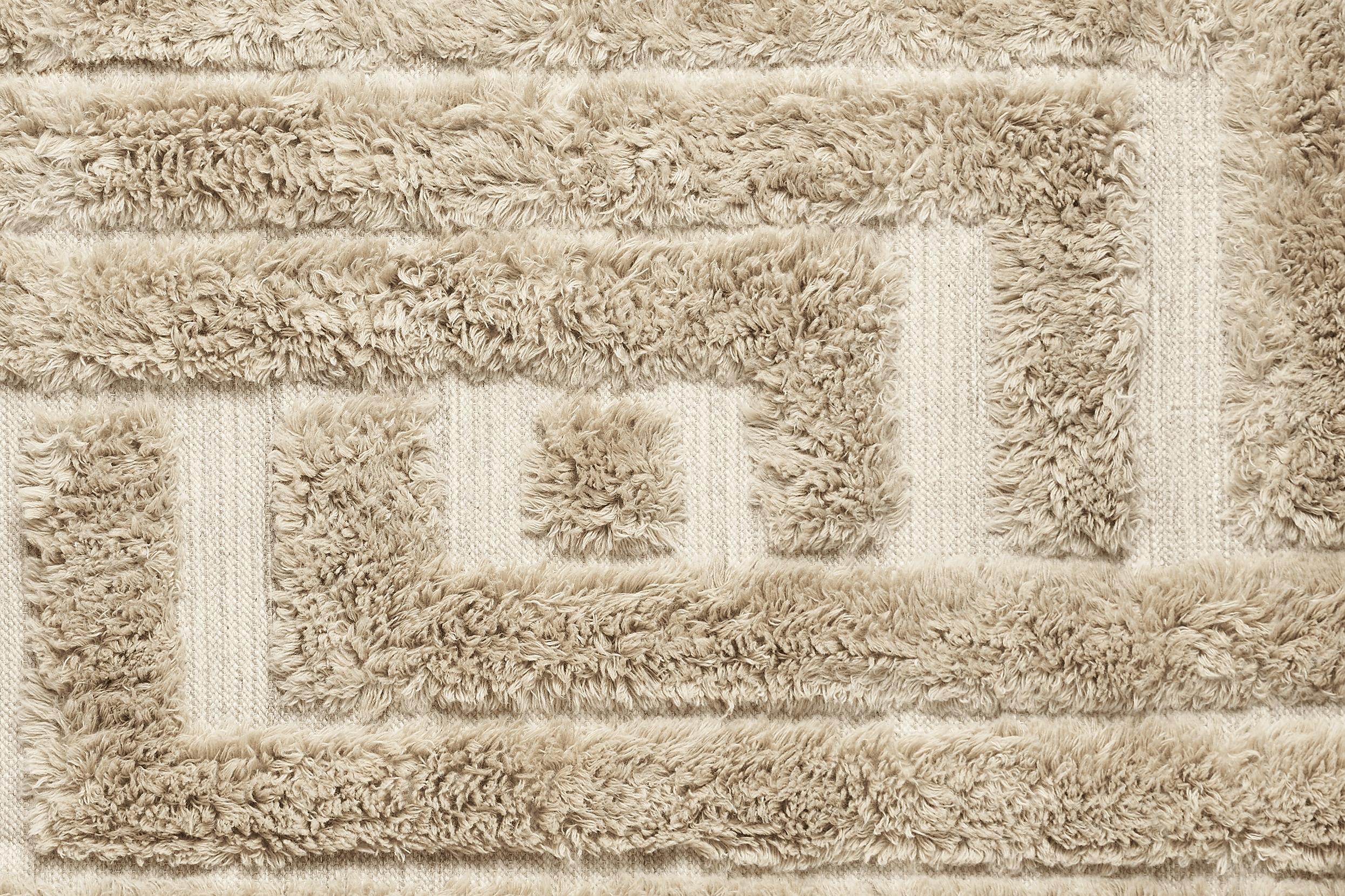 DD Shaggy Labyrinth rug is hand woven and made of 100% wool and has a unique pattern as some parts of the rug are flat weave and some parts a shaggy pile and gets a unique look with Its high and low effect. 

Material: Hand woven 100 % wool.