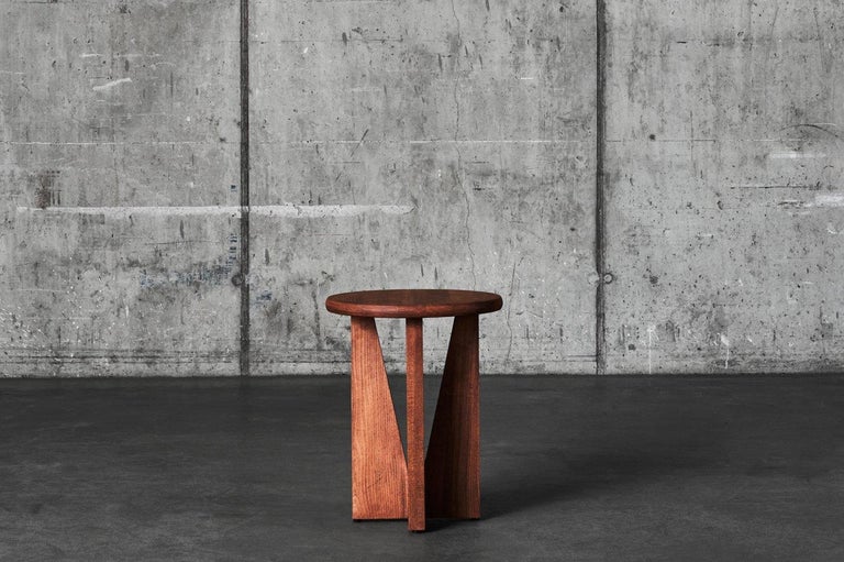DD V side table is a smaller table made of solid beech wood by skilled craftmanship in Bosnia and Herzegovina. It has a round table top and a base consisting of triangular legs that together form V-shapes. To get a darker and more vintage-inspired
