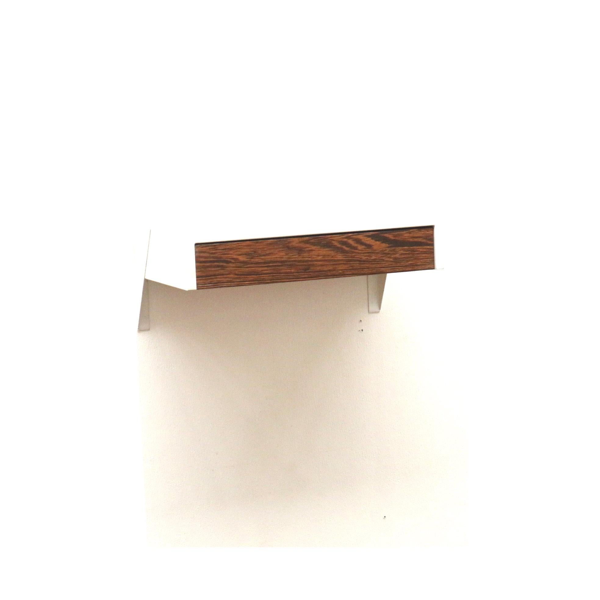 Sistema a parete DD01 Bergeijk di Martin Visser per Spectrum degli anni '60. Martin Visser (1922-2009) è stato un importante designer e architetto olandese, noto per i suoi progetti minimalisti e funzionali. Il suo lavoro per il marchio di mobili