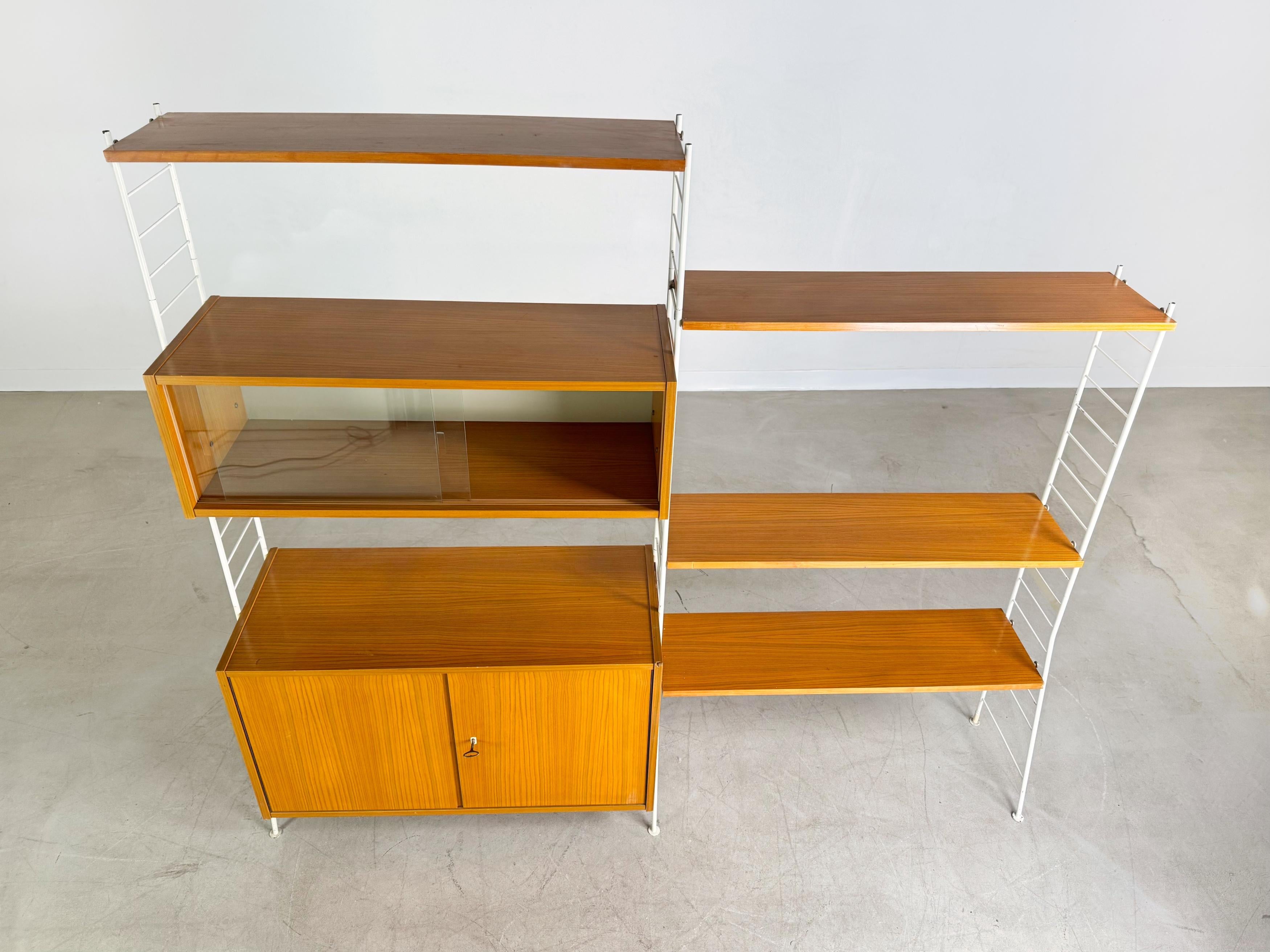 Tedesco DDR Leiterregal Sybille Vintage Wandregal Midcentury VEB Stralsund in vendita