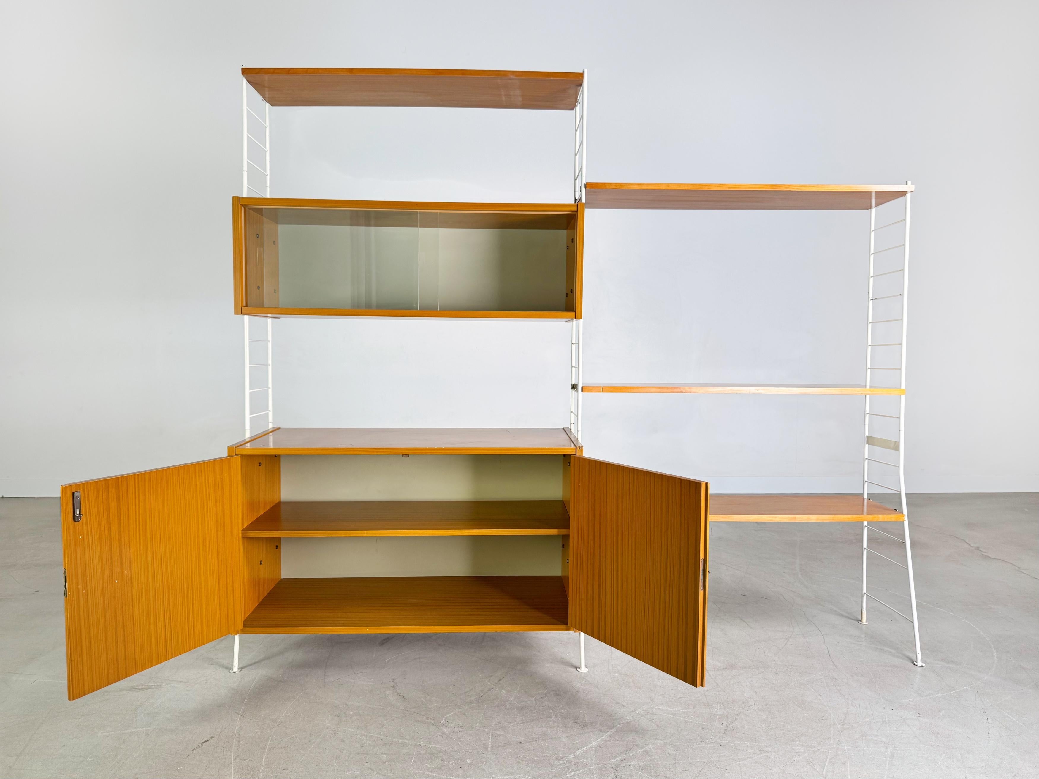 DDR Leiterregal Sybille Vintage Wandregal Midcentury VEB Stralsund In condizioni discrete in vendita a Berlin, DE