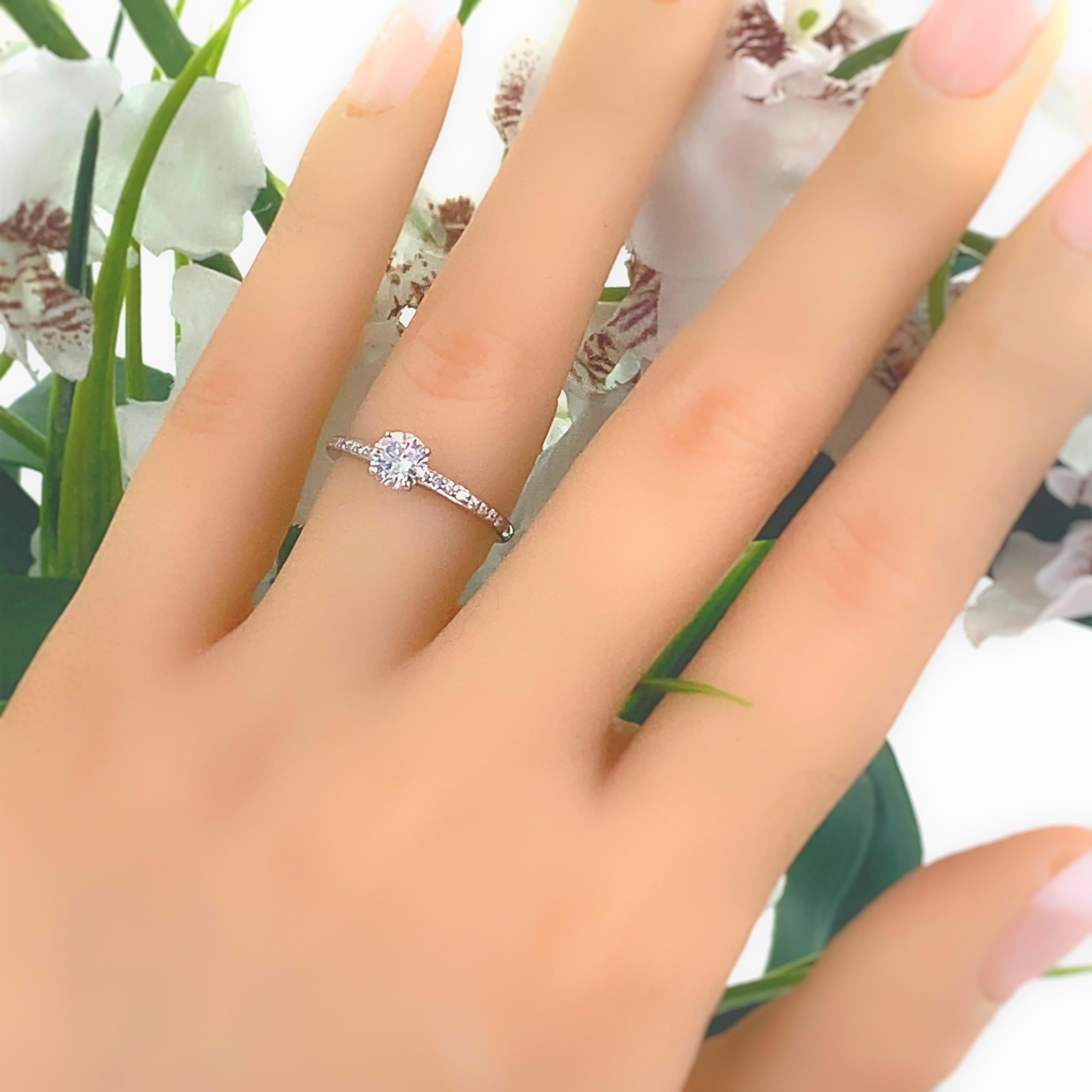 De Beers Bague de fiançailles en platine avec diamant rond brillant pavé éternellement de 0,68 carat poids total en vente 4