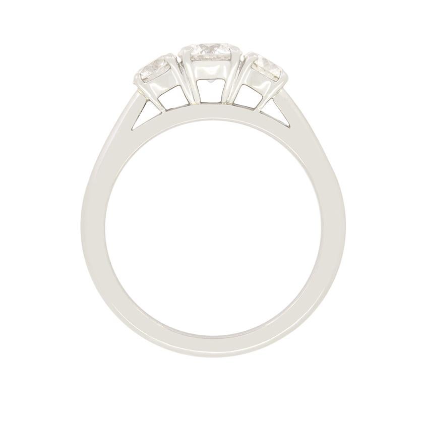 De Beers 1,03 Karat Diamant-Ring mit drei Steinen Damen im Angebot