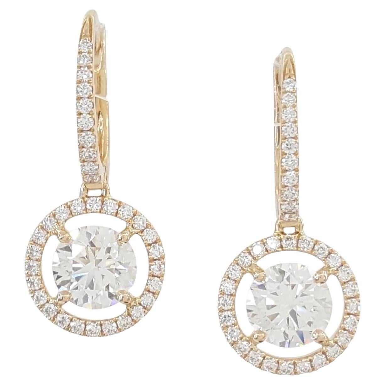 De Beers 1,22 Karat runde Brillantschliff Diamant Halo Ohrringe in 18K Rose im Angebot