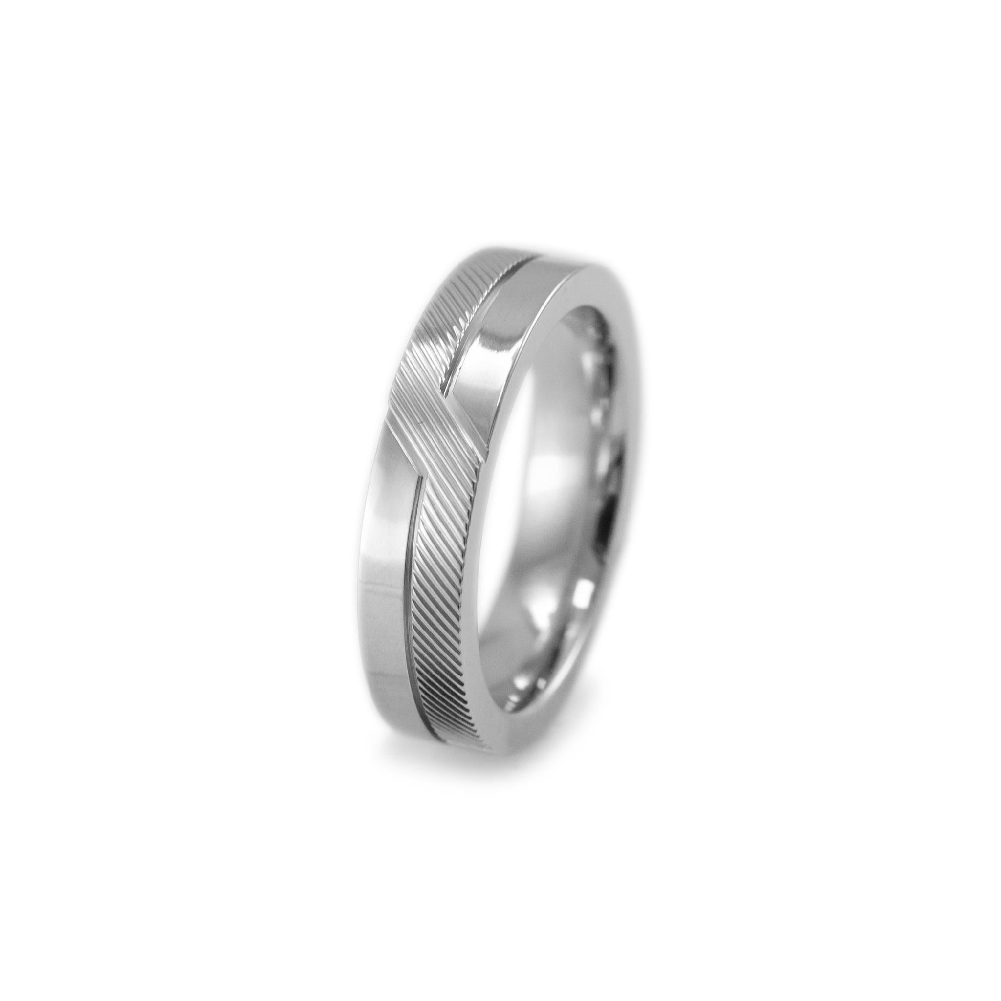 De Beers 18K White Gold the Promise Band Ring In Excellent Condition In Houston, TX