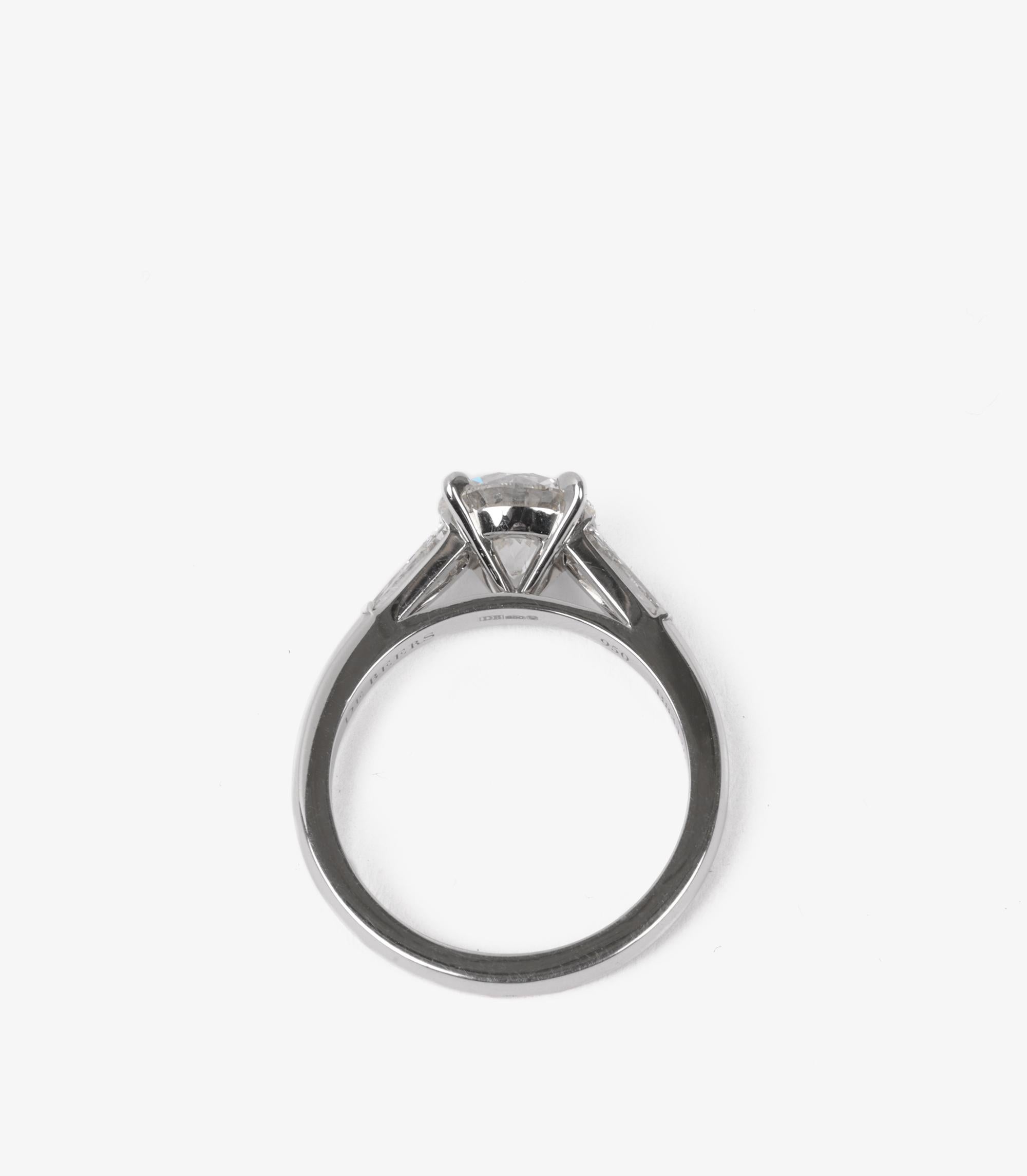 De Beers 1,96ct Diamant Solitär Kegelförmiger Baguette Ring für Damen oder Herren im Angebot