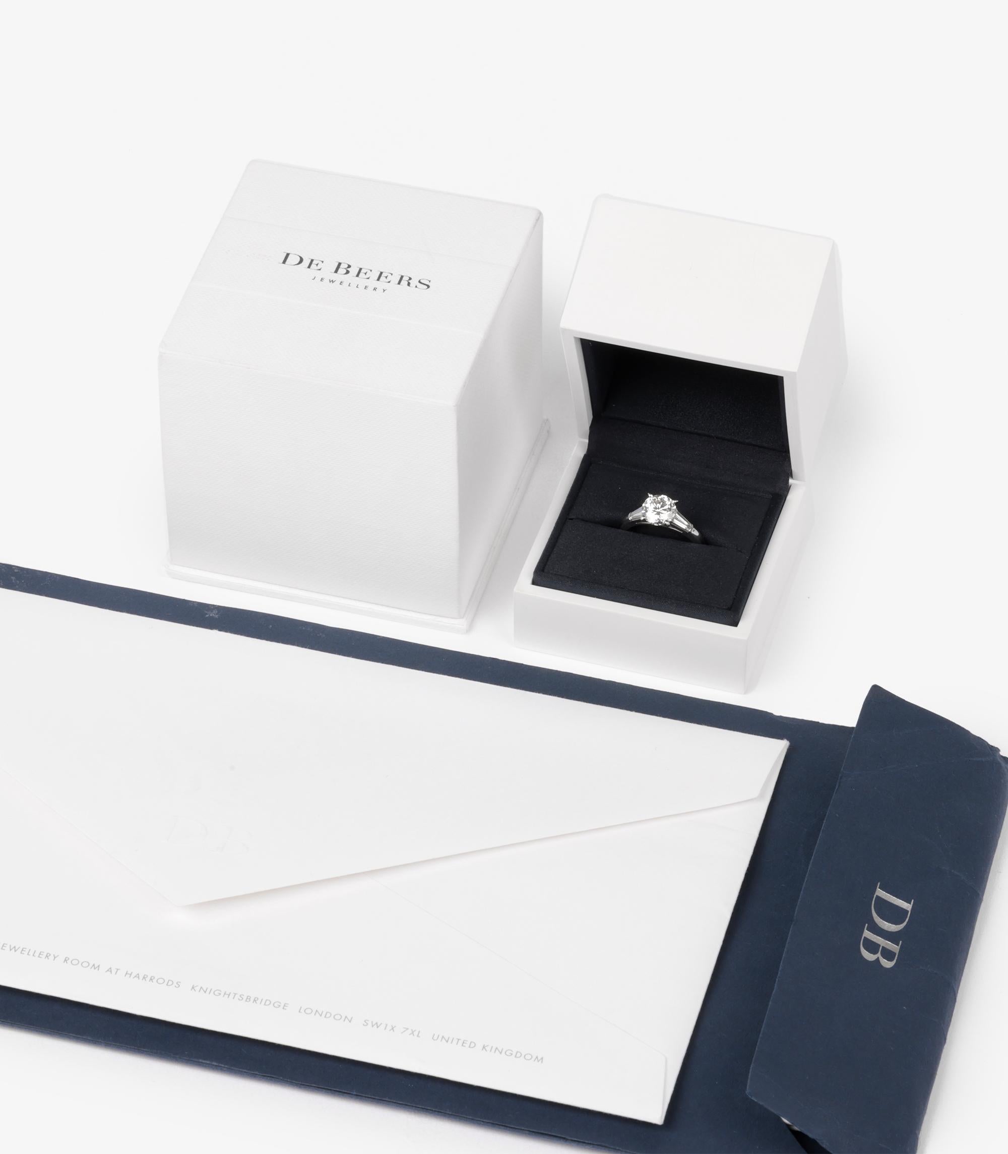 De Beers 1,96ct Diamant Solitär Kegelförmiger Baguette Ring im Angebot 2
