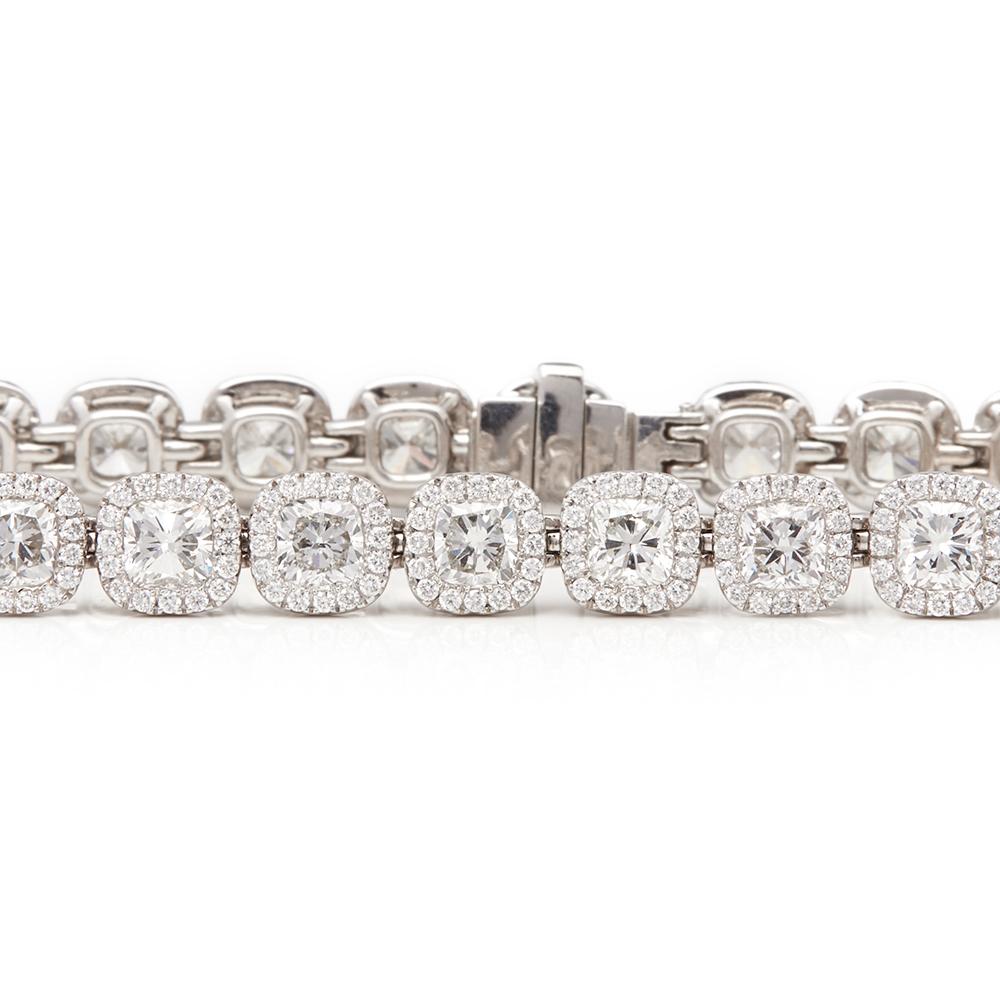 De Beers Cushion Cut Diamond 18ct White Gold Aura Bracelet Corte cojín en venta
