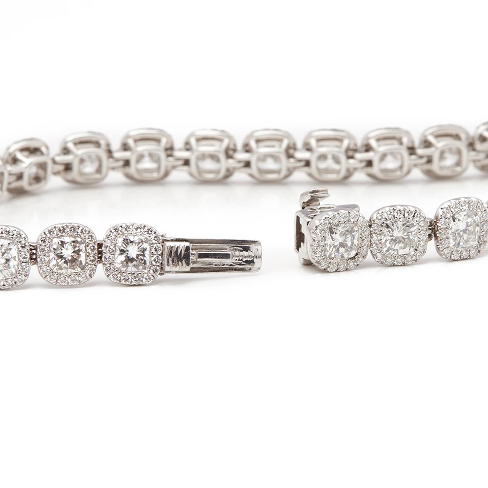 De Beers Cushion Cut Diamond 18ct White Gold Aura Bracelet In Excellent Condition For Sale In Bishop's Stortford, Hertfordshire