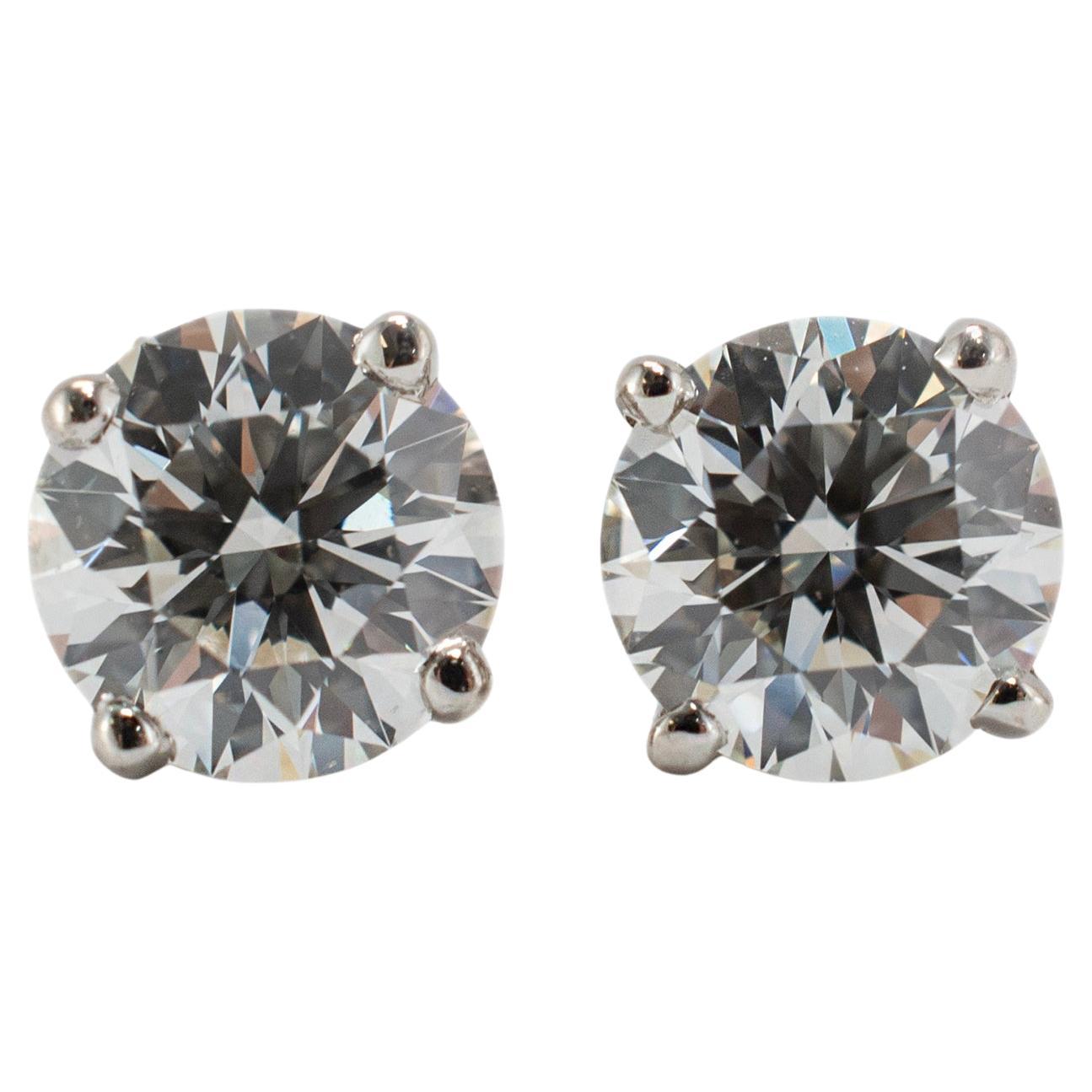 De Beers Db Classic 950 Platinum 1.05ct Round Brilliant Diamond Studs en vente