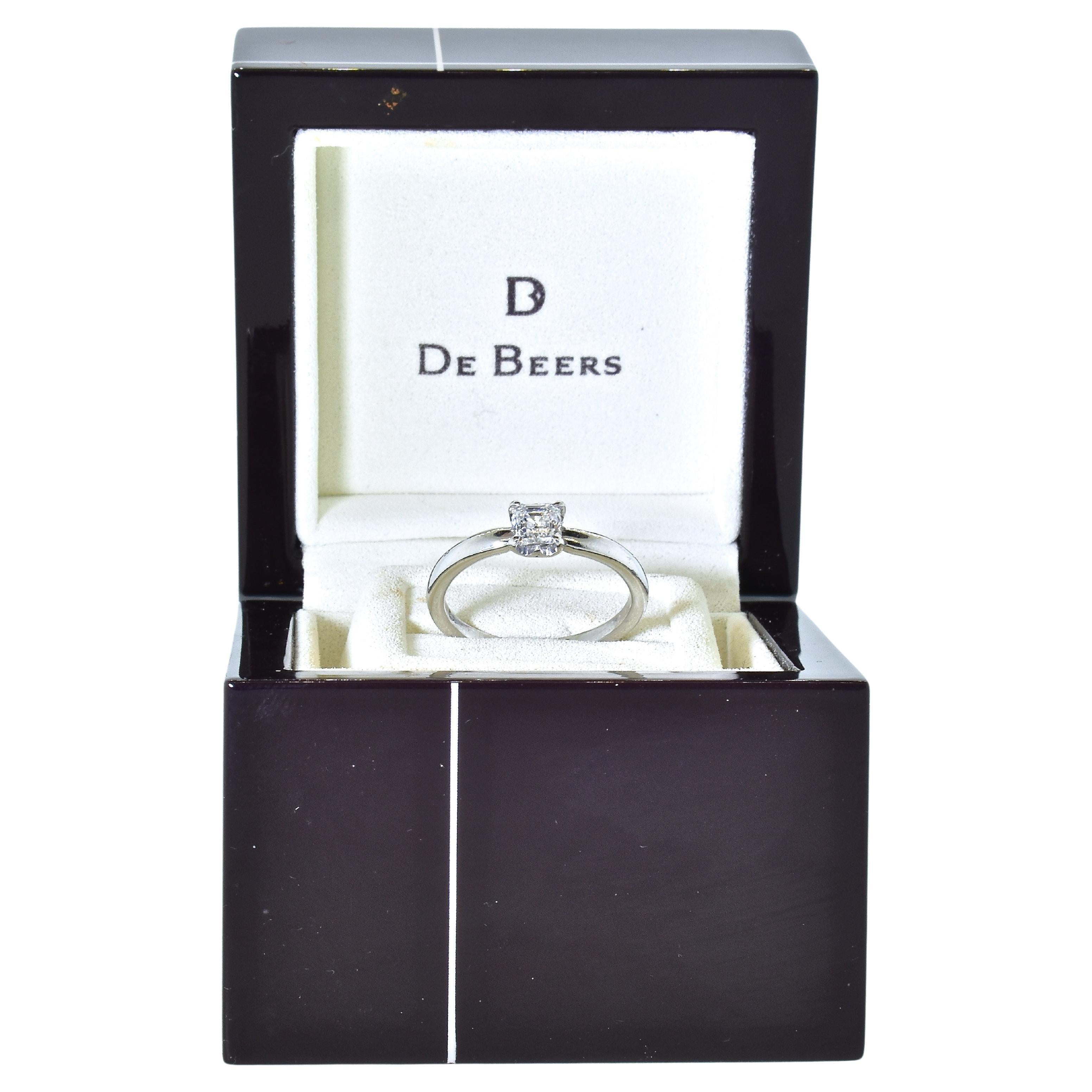 De Beers Diamond, .40 cts., F/G, VS1-VVS Platinum Ring. 