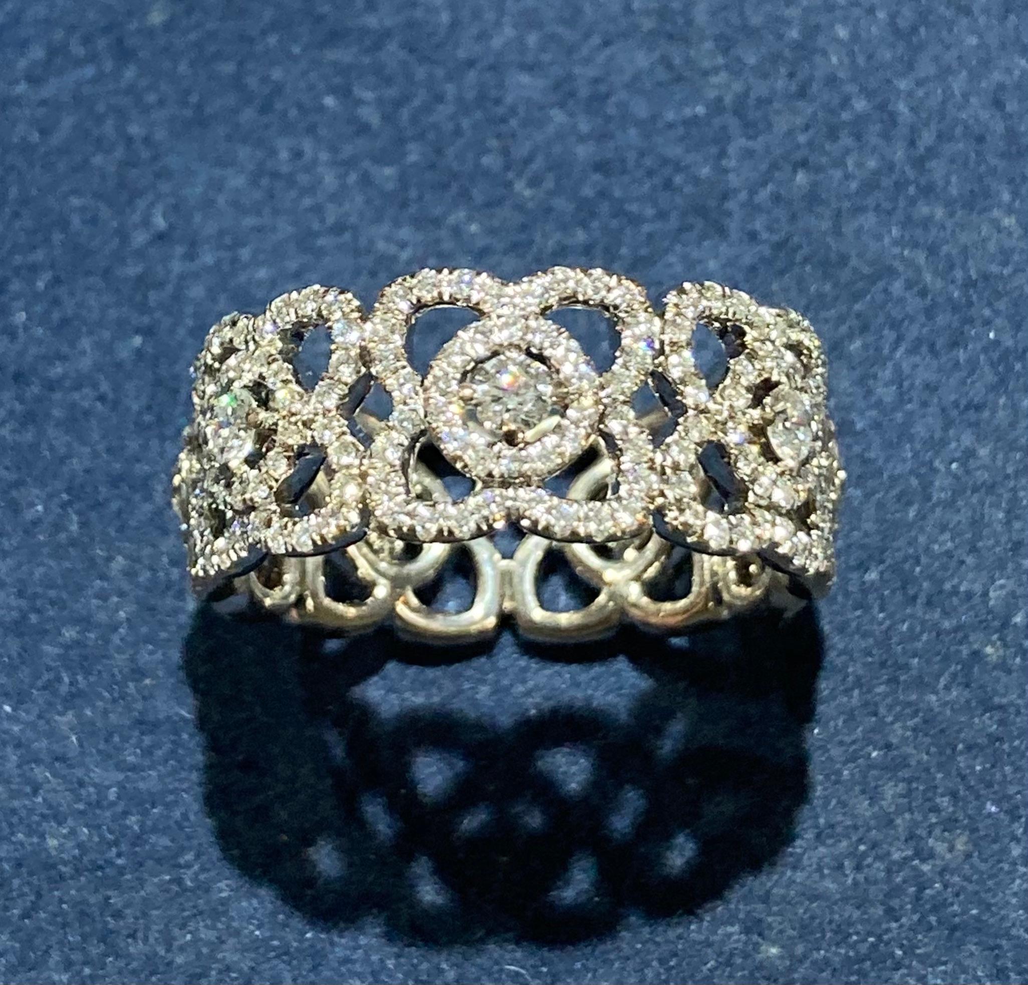 De Beers Enchanted Lotus Diamond Band In New Condition For Sale In Hingham, MA