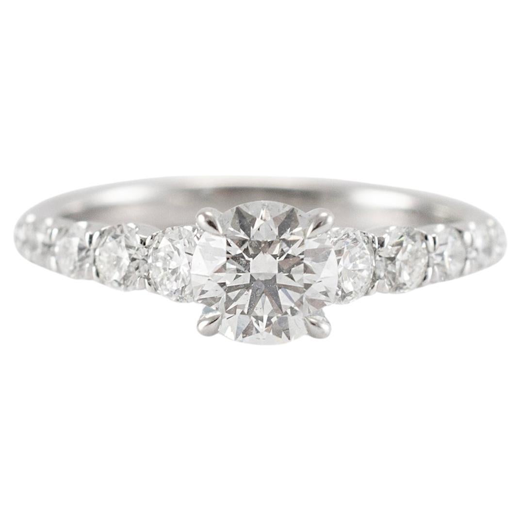 De Beers Damen-Verlobungsring aus Platin mit rundem Brillanten akzentuiertem Diamant