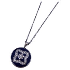 Collar Medalla De Beers Lotus Micropavé 0,22ct Diamante Esmalte Azul Profundo