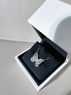 Collana De Beers Portraits of Nature Butterfly in oro bianco 18 carati con pavé di diamanti