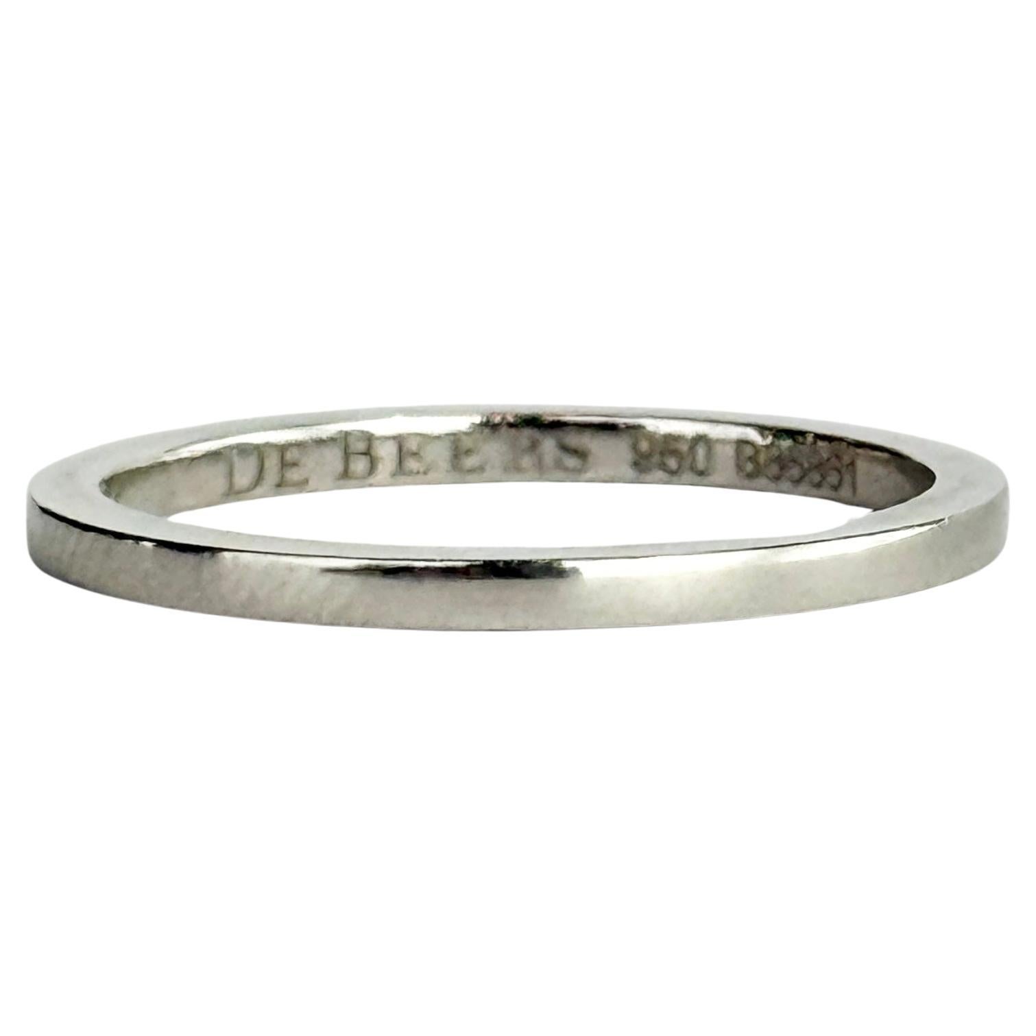 Fascia di platino semplice De Beers in vendita