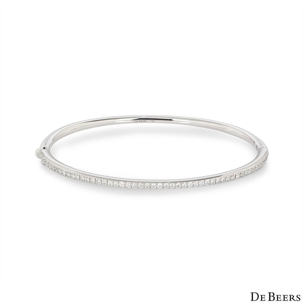 Taglio rotondo De Beers Bangle classico in oro bianco con diamanti B102113 in vendita