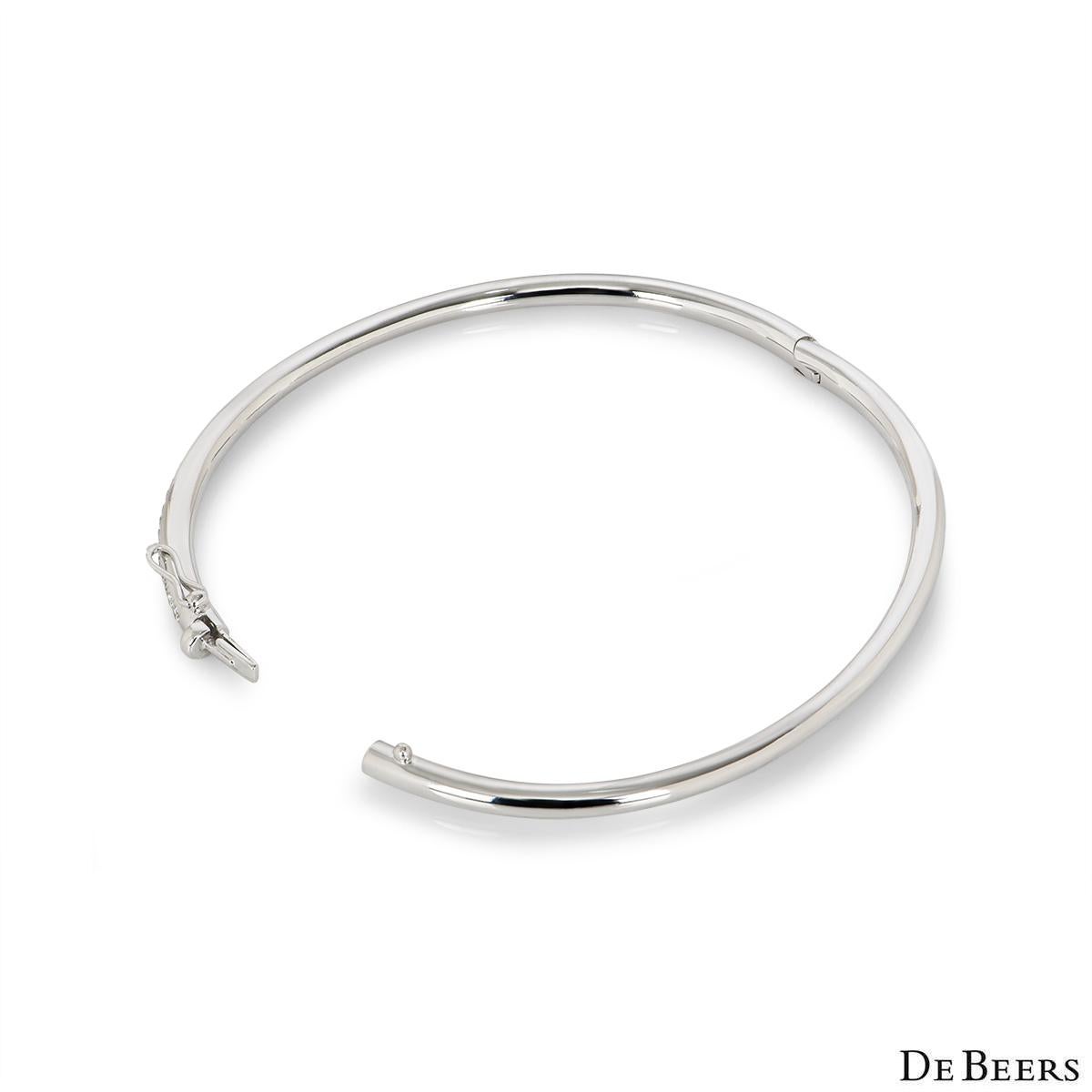De Beers Bangle classico in oro bianco con diamanti B102113 In condizioni ottime in vendita a London, GB