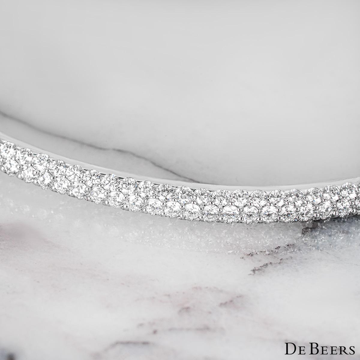 De Beers Bangle classico in oro bianco con tre file di diamanti B102120 in vendita 1