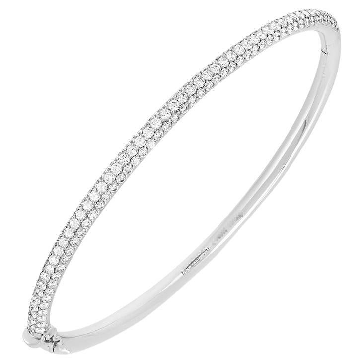 De Beers Bangle classico in oro bianco con tre file di diamanti B102120 in vendita