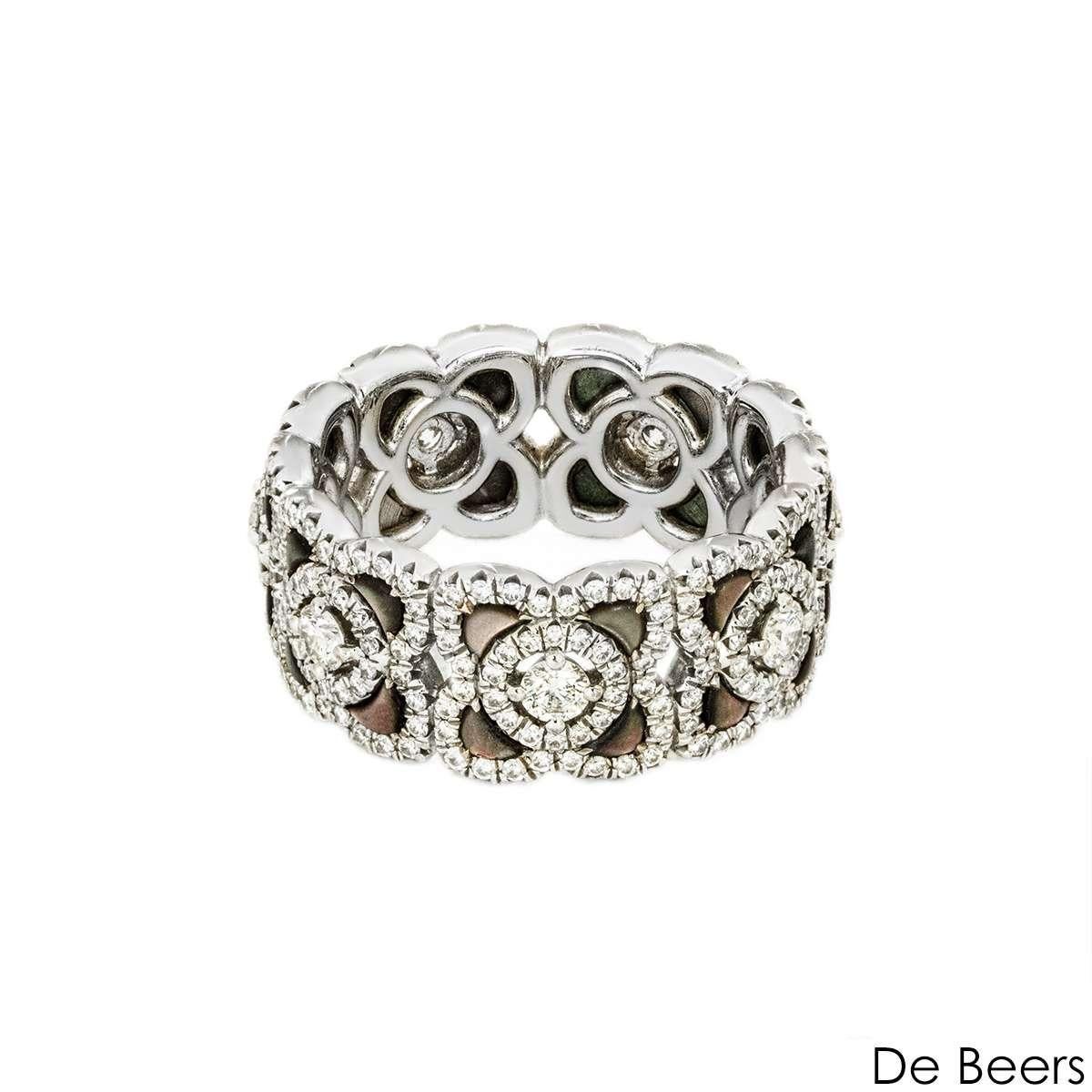 De Beers Weißgold Diamant & Schwarz Perlmutt Enchanted Lotus Ring Größe 49 (Brillantschliff) im Angebot