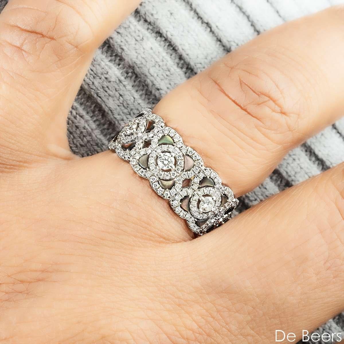De Beers Weißgold Diamant & Schwarz Perlmutt Enchanted Lotus Ring Größe 49 Damen im Angebot