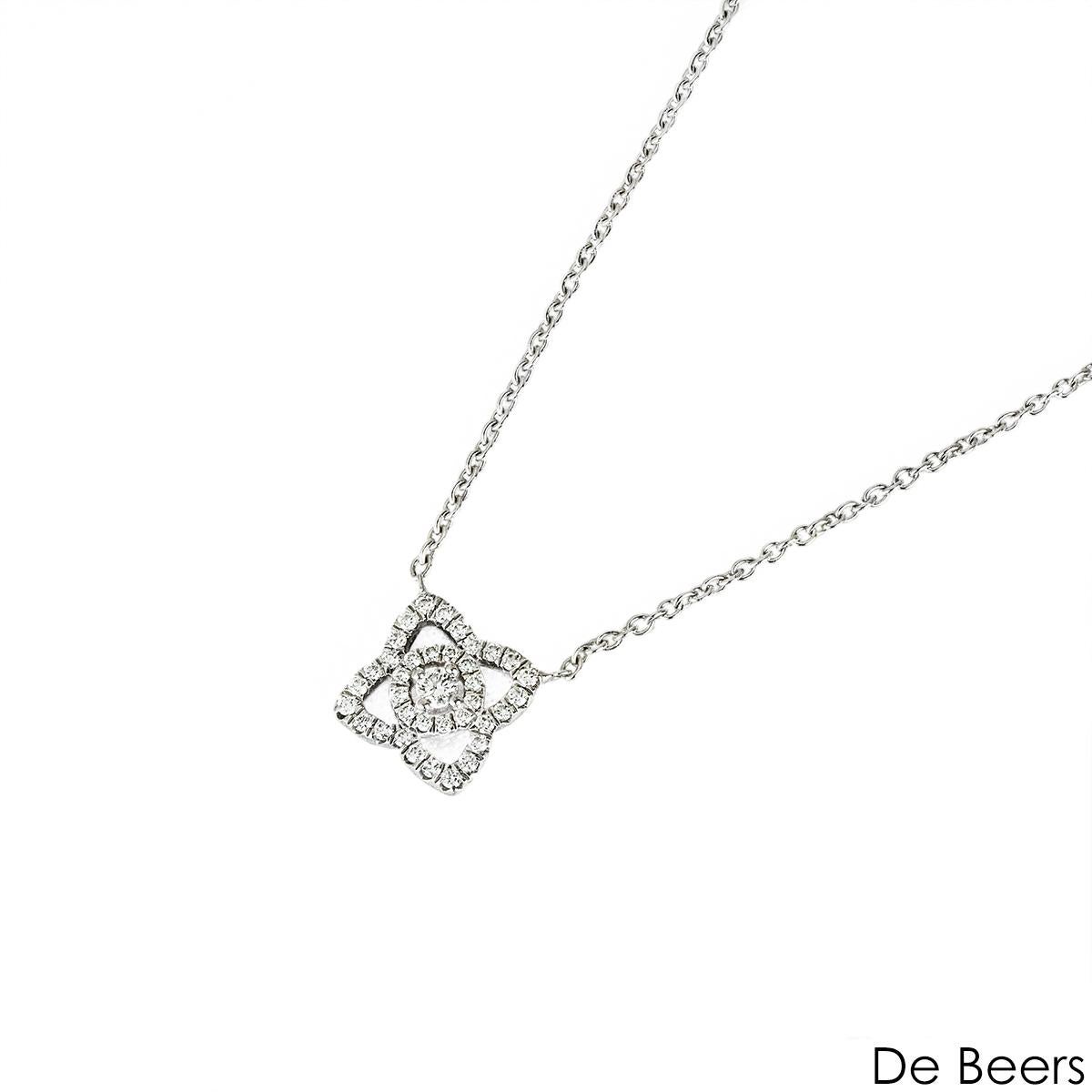 Taille brillant De Beers Pendentif Lotus enchanté en or blanc avec diamants N10219400A045 en vente