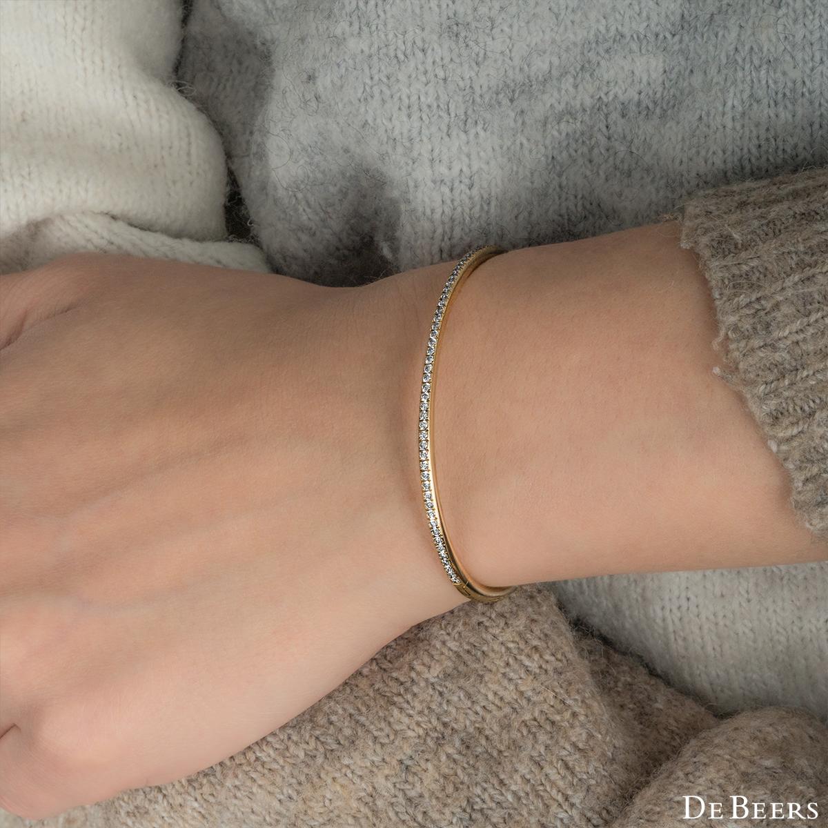 Donna Bangle classico con diamanti in oro giallo De Beers B102114 in vendita