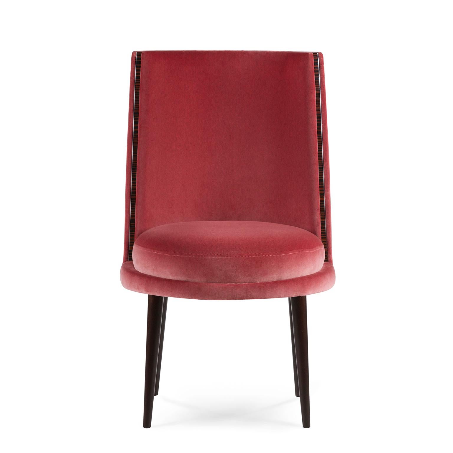 Tacheté Chaise de salle à manger moderne De Castro, velours rose rubis, fabriquée à la main au Portugal par Greenapple en vente