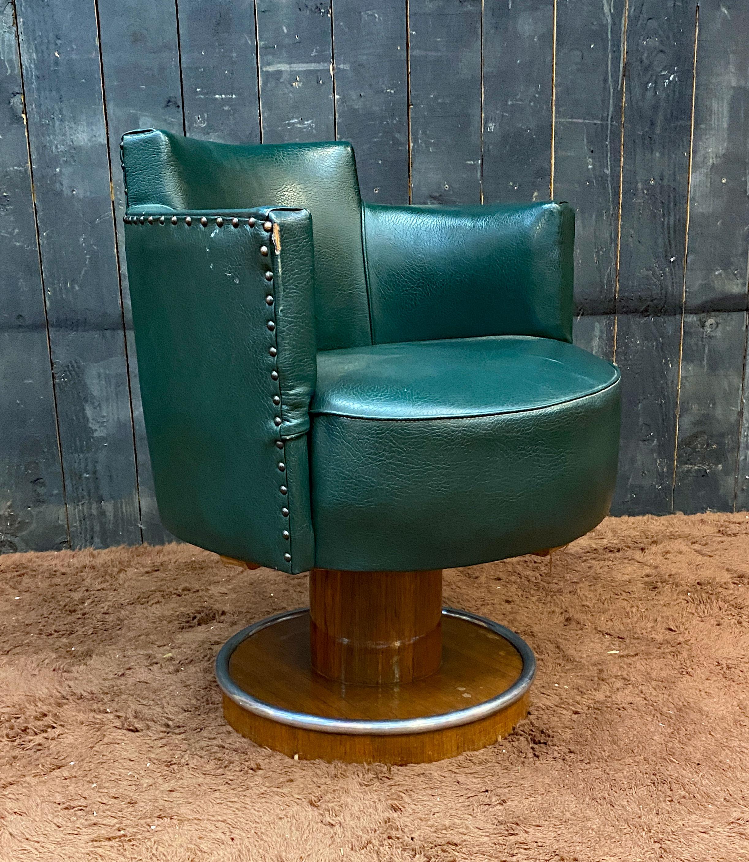 Decoene Freres, Art Deco pivoting armchair in walnut
good general condition, original covering torn

     