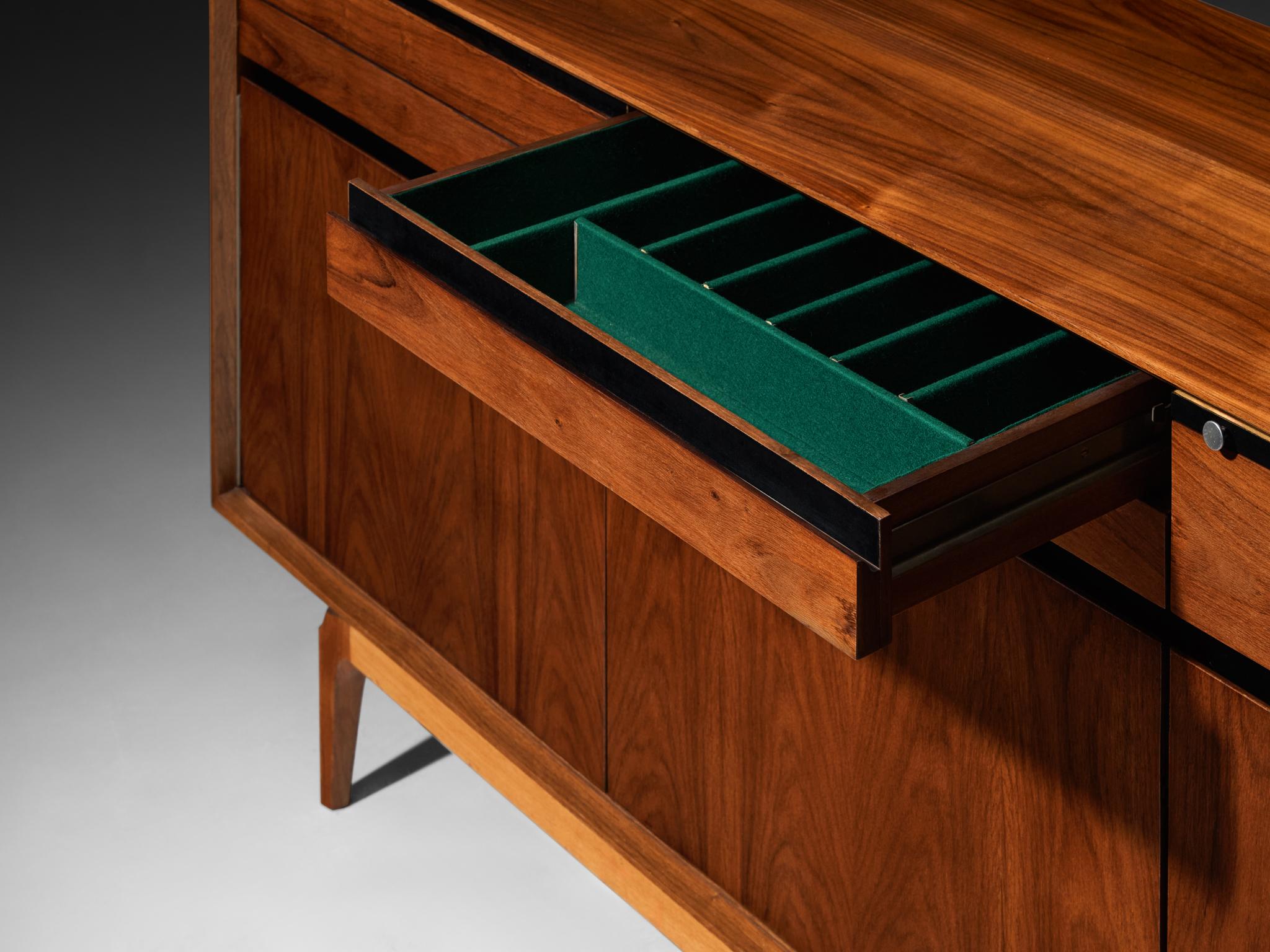 Buffet 'Madison' de Coene Freres en noyer en vente 3