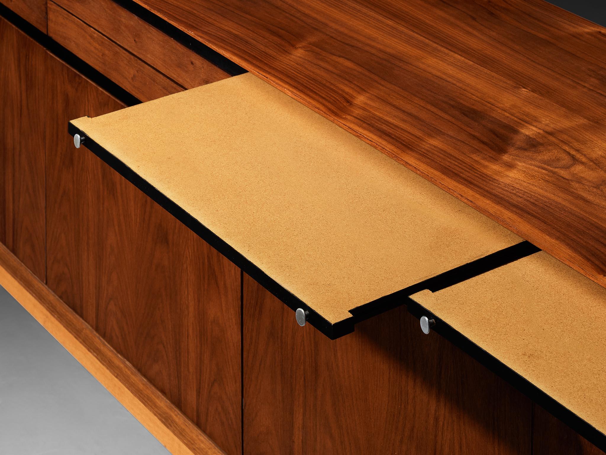 Buffet 'Madison' de Coene Freres en noyer en vente 1