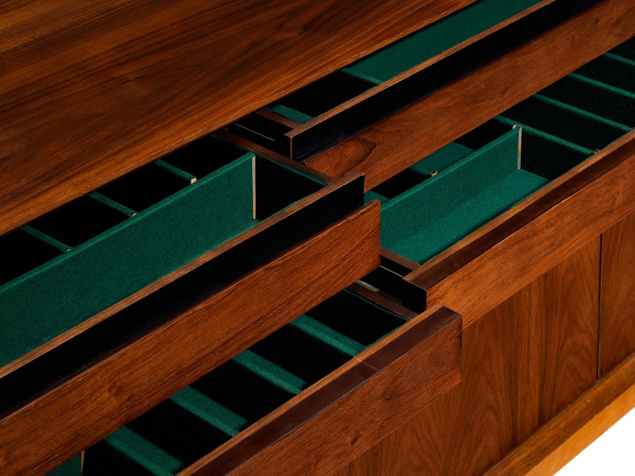 Buffet 'Madison' de Coene Freres en noyer en vente 2