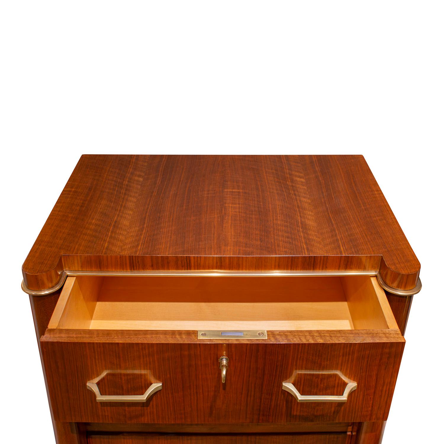 Belga Cassettiera Petit di De Coene Frères in mogano con ottone anni '40 in vendita