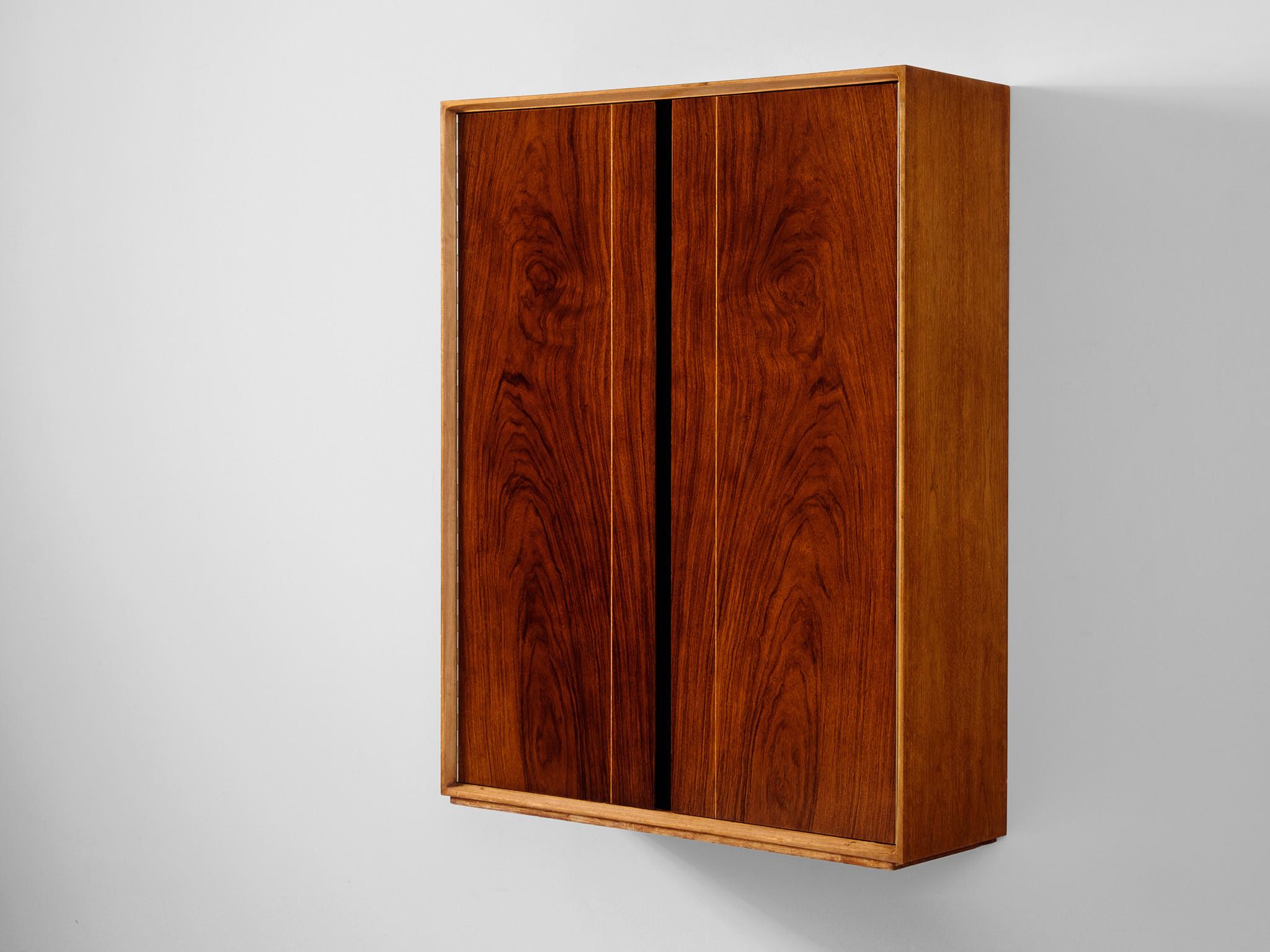 De Coene Frères, wall-mounted bar cabinet model 'Madison', walnut, Belgium, 1958.

Floating wall-mounted dry bar in walnut by de Belgian manufacturer De Coene. The quality of pieces from these manufacturers are absolutely stunning and hold great