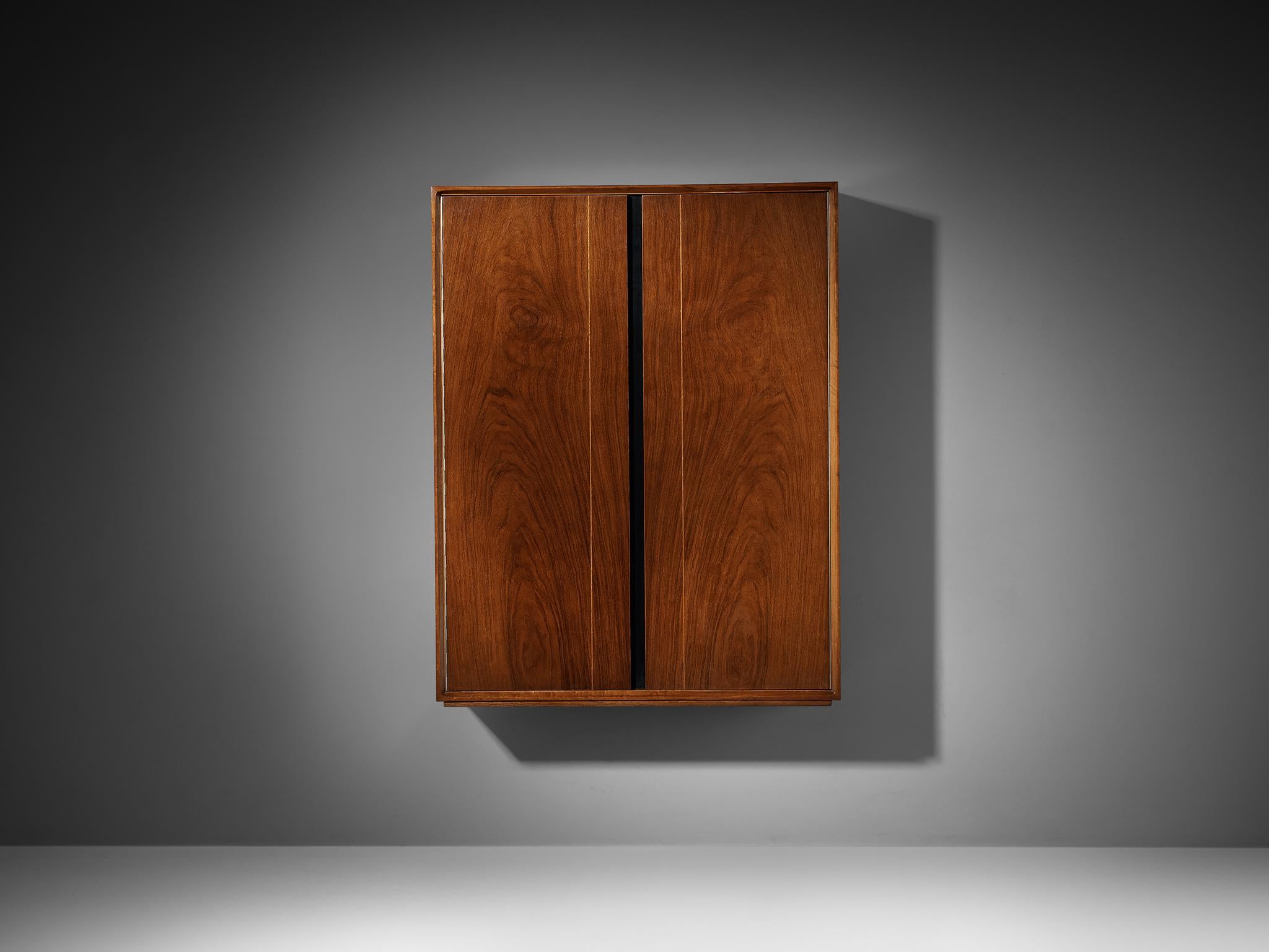 De Coene Frères, mobile a muro 'Madison', noce, Belgio, 1958.

Credenza a muro in noce del produttore belga De Coene. La qualità dei pezzi di queste case produttrici è assolutamente stupefacente e contiene grandi dettagli. Il design è attribuito al