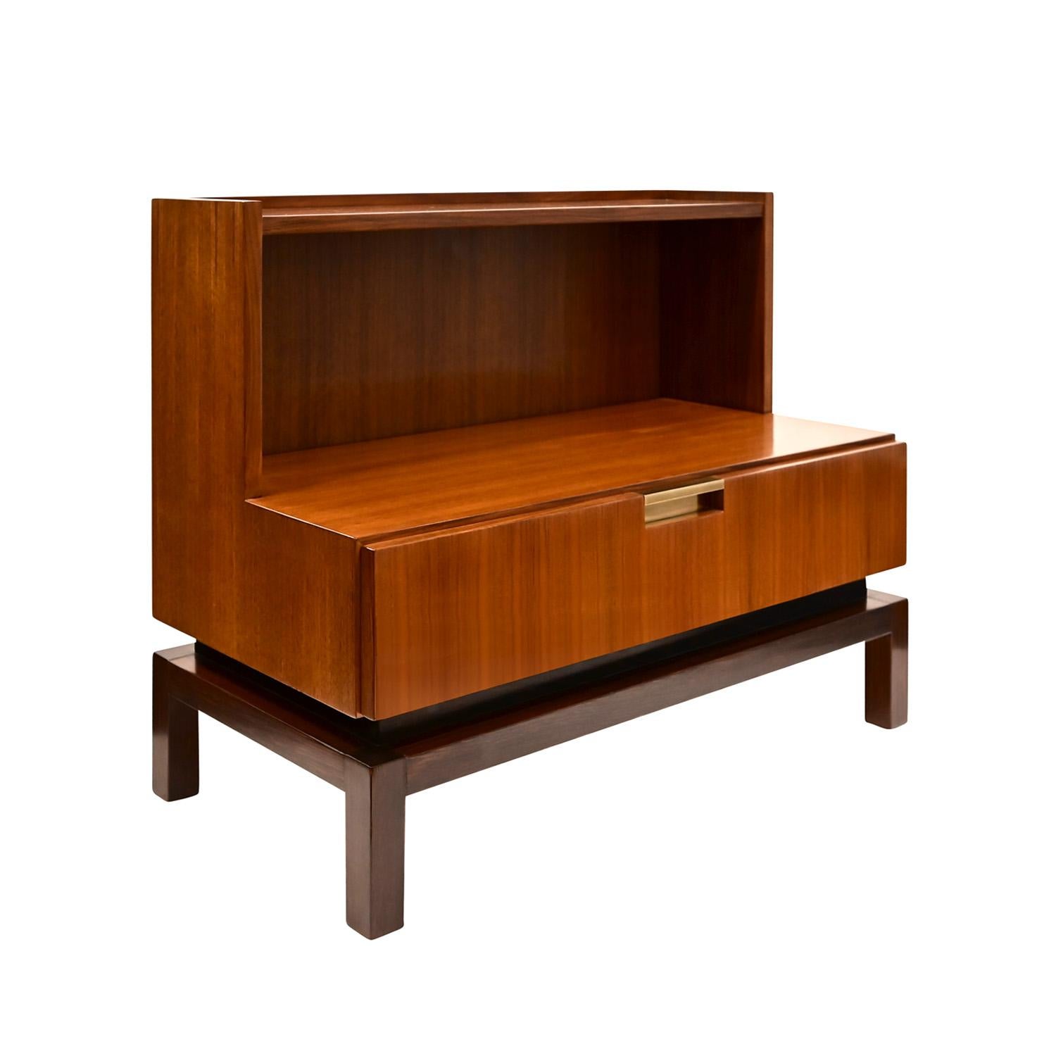 Mid-Century Modern De Coene Freres Pair of Beautifully Tailored Bedside Tables 1960s For Sale