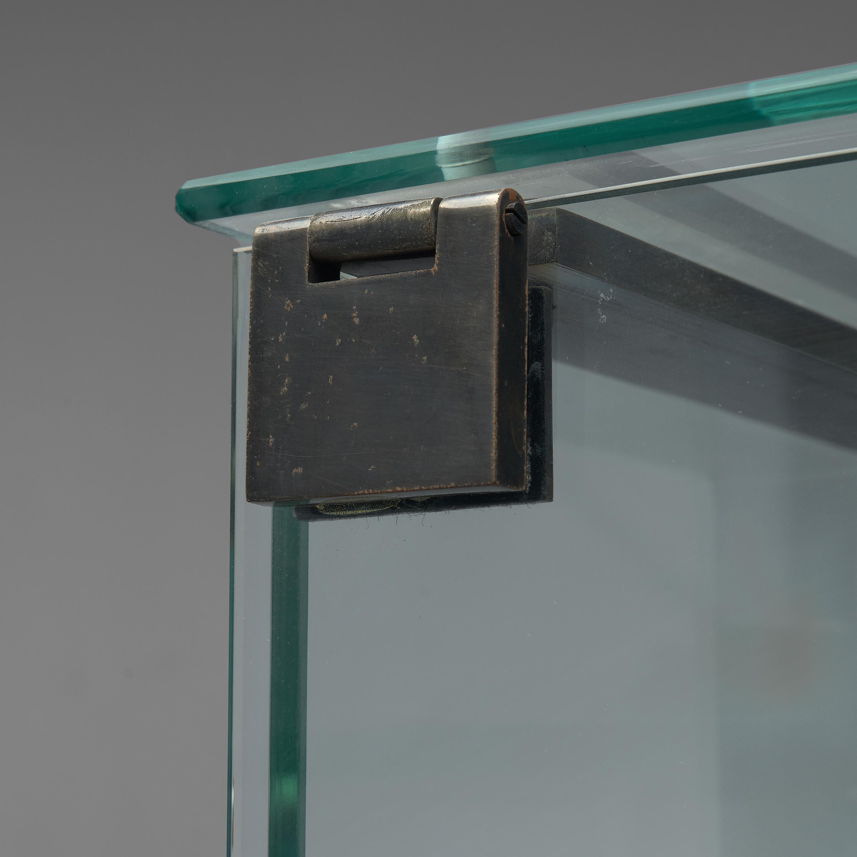 Mid-Century Modern Vitrine De Coene en verre, acier et teck en vente