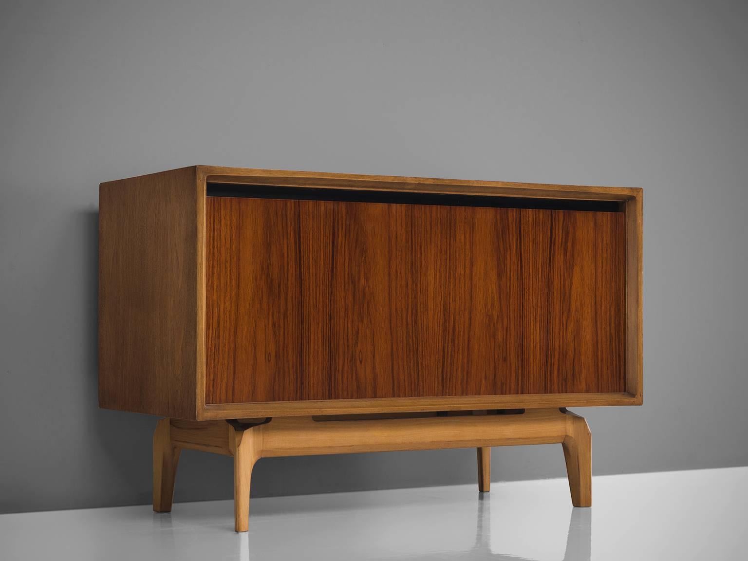 Fred Sandra attributed for De Coene, sideboard, rosewood and walnut, Belgium, 1958.

This sideboard is well-constructed and detailed in a discrete manner. Produced in rosewood and walnut. The piece shows well-designed lines and interesting