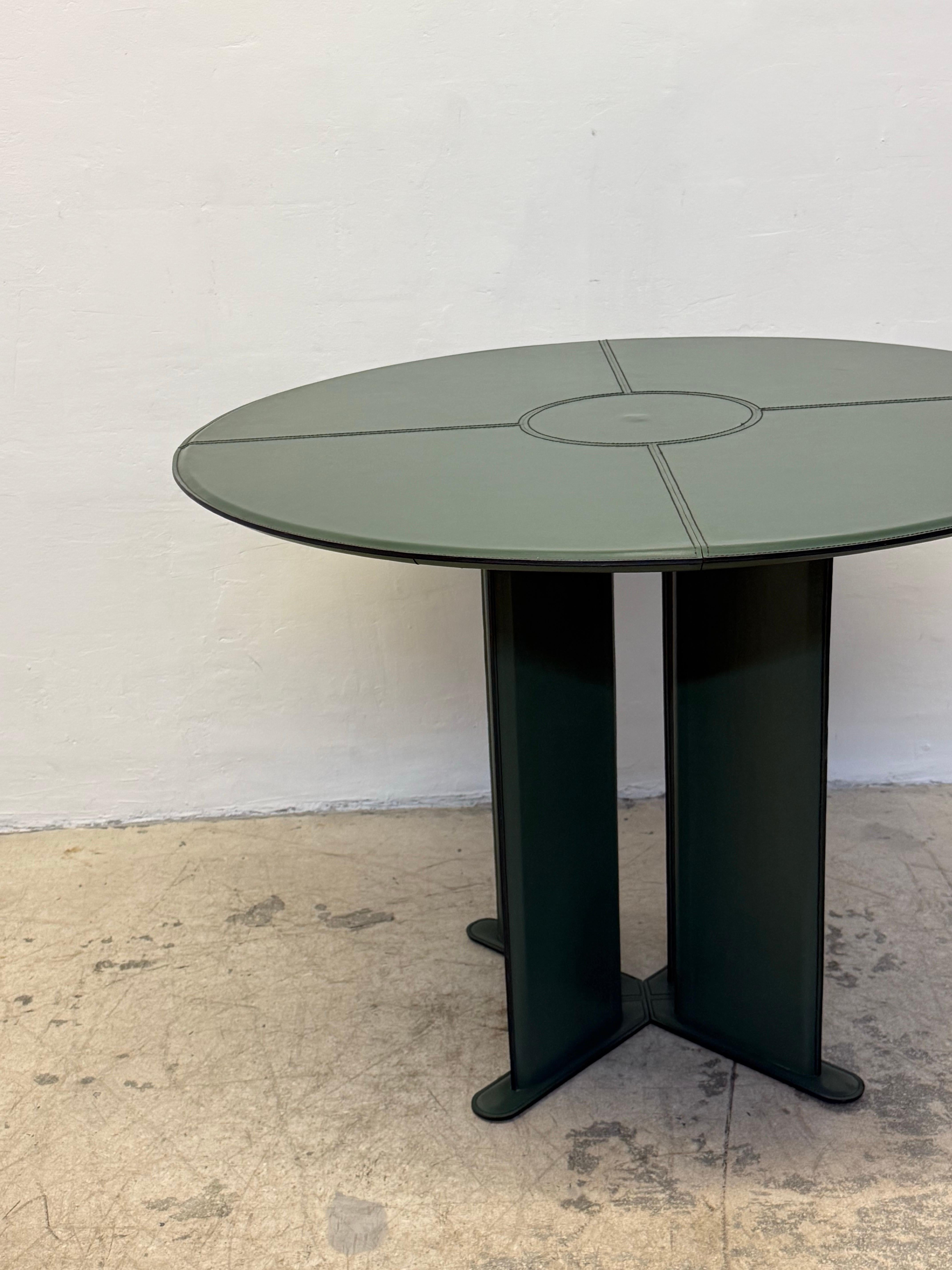 De Couro Brazil Hunter Green Leather table de salle à manger ou de jeu, années 1980 en vente 6