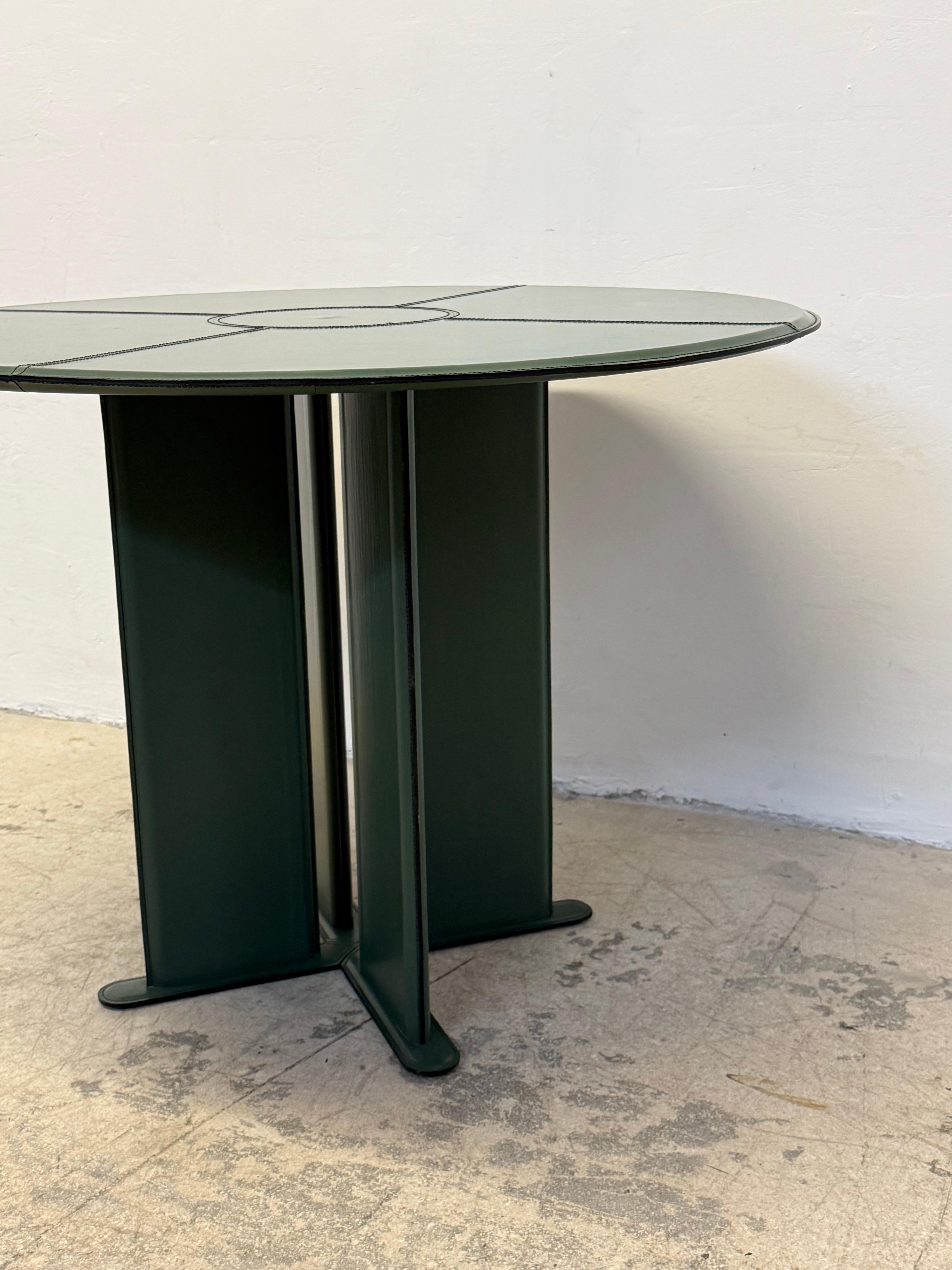 De Couro Brazil Hunter Green Leather table de salle à manger ou de jeu, années 1980 en vente 8