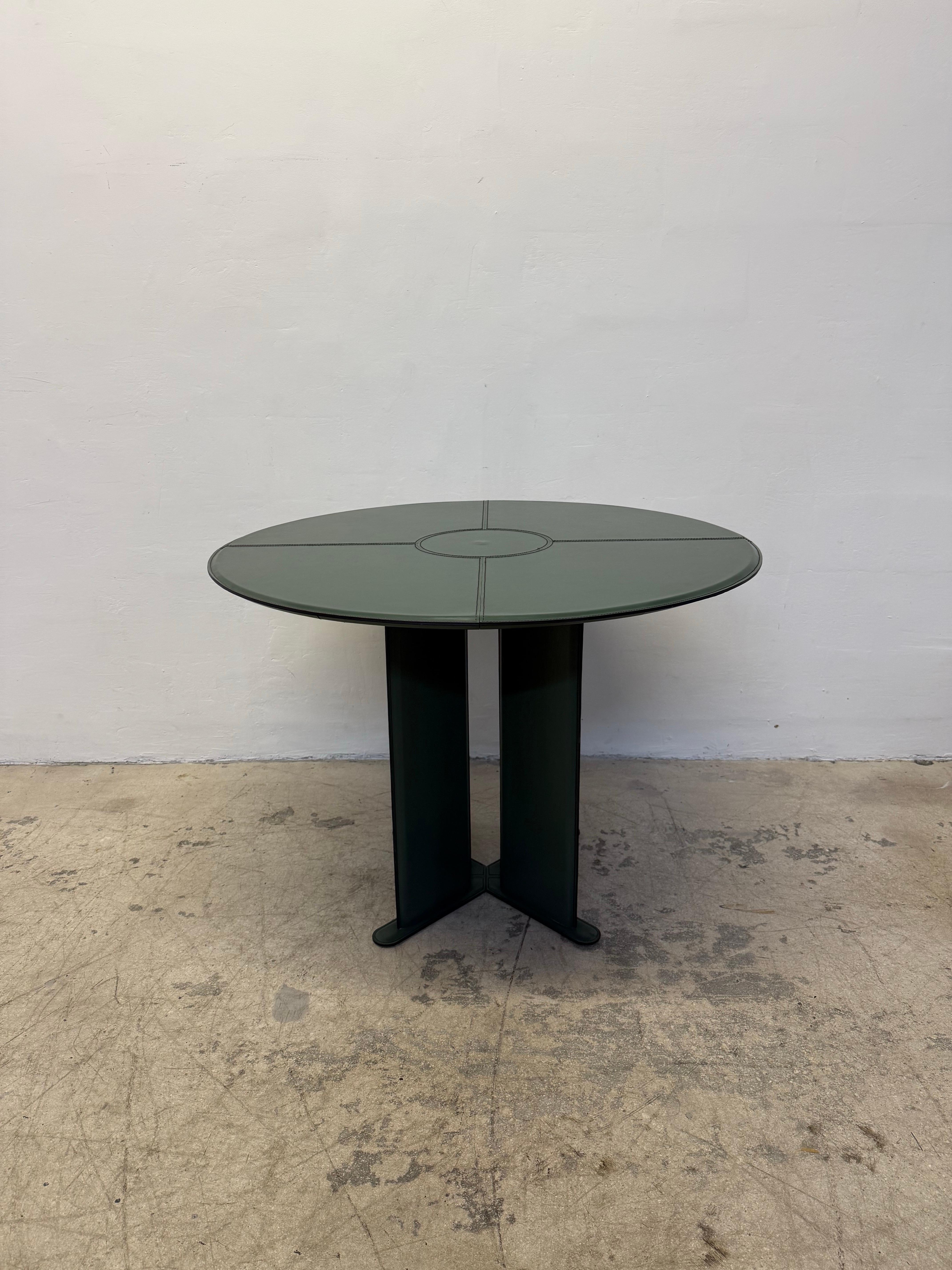 De Couro Brazil Hunter Green Leather table de salle à manger ou de jeu, années 1980 en vente 9