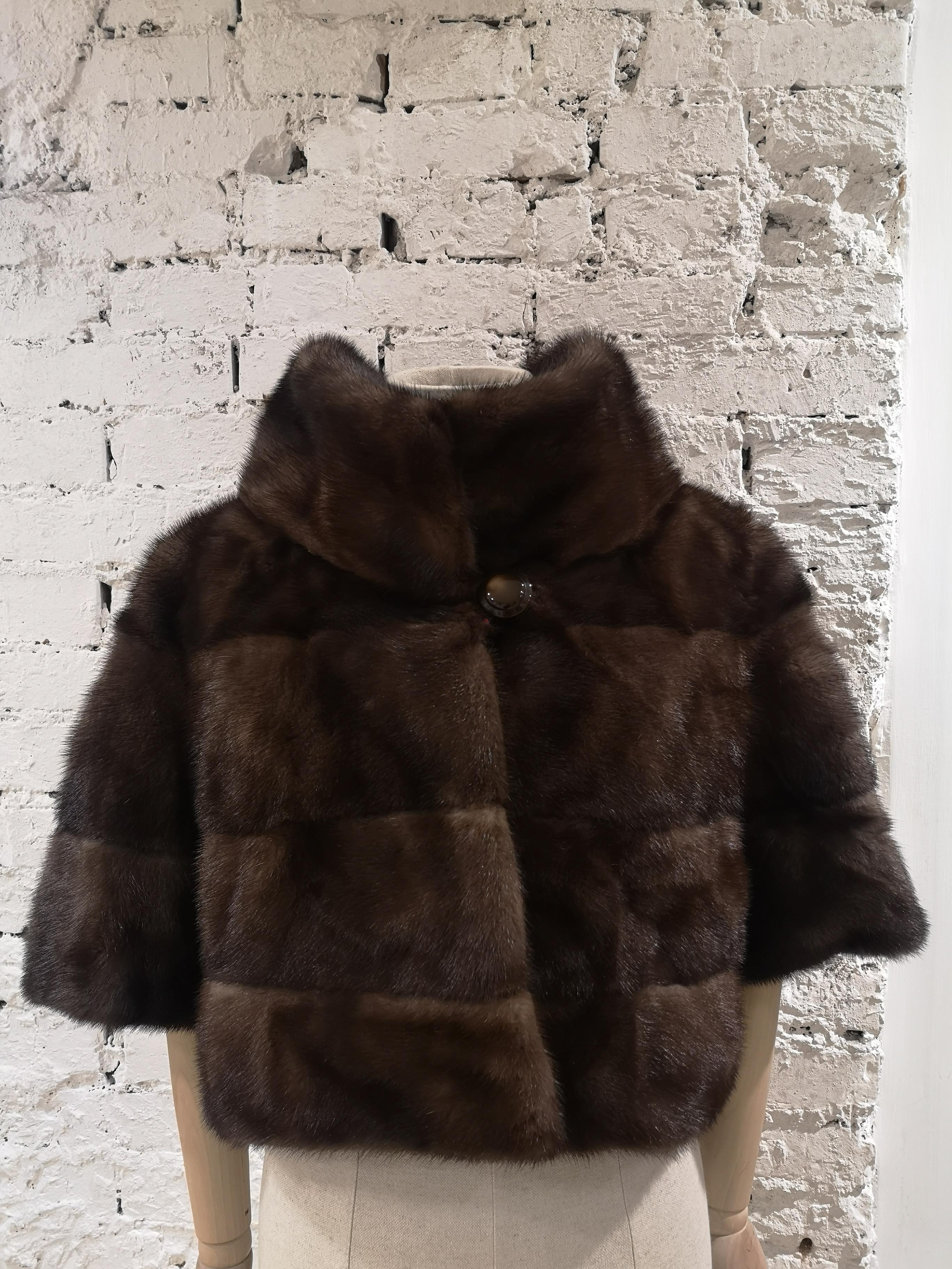 De Gregorio Mink Fur
Italian designer, De Gregorio, mink fur totally made in italy 
total lenght 53 cm
shoulder 27 cm 
