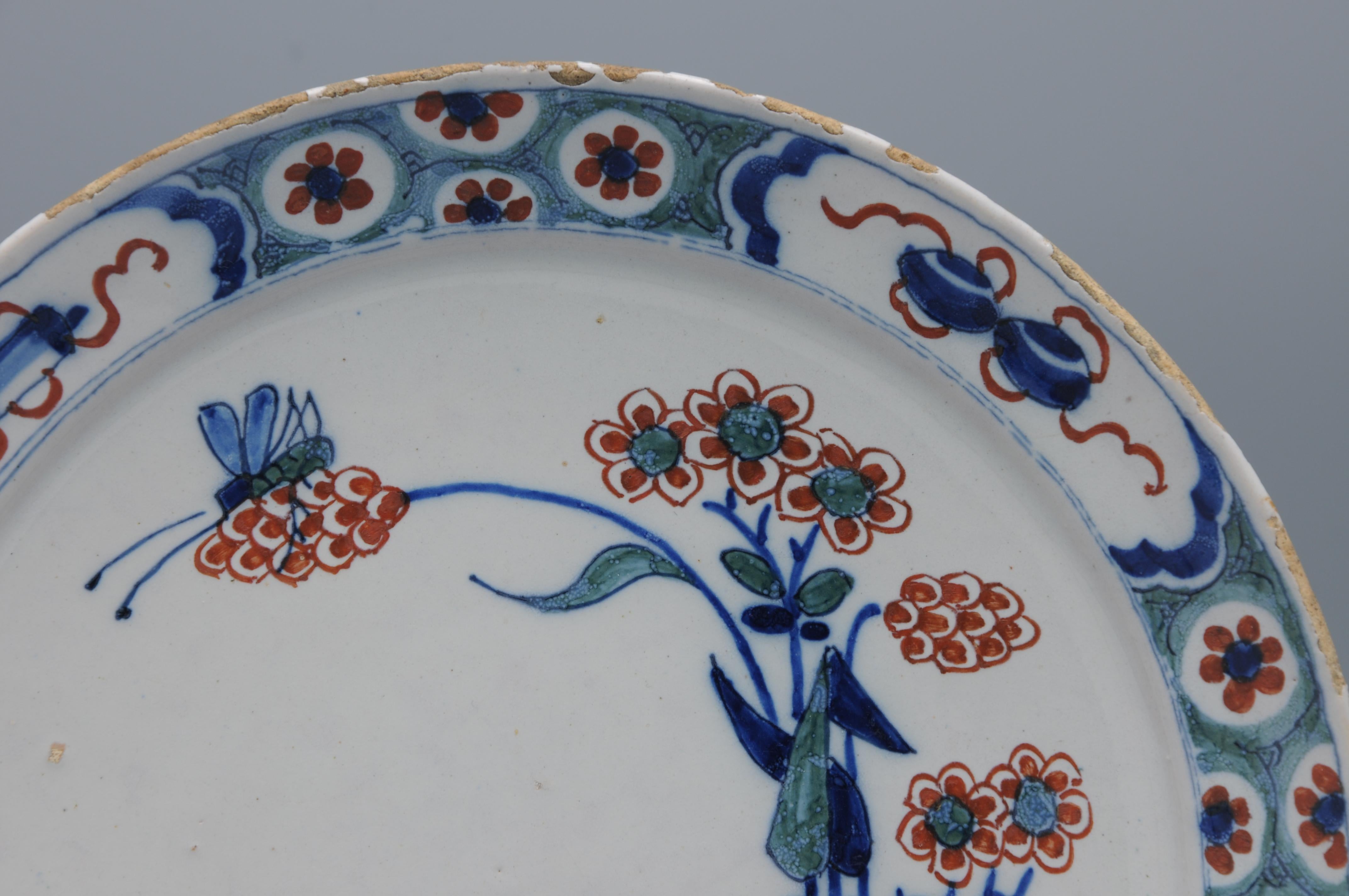 Assiette à caille De Grieckse A - hollandaise de style kakiemon de Delft, début du 18e siècle Bon état - En vente à DELFT, NL